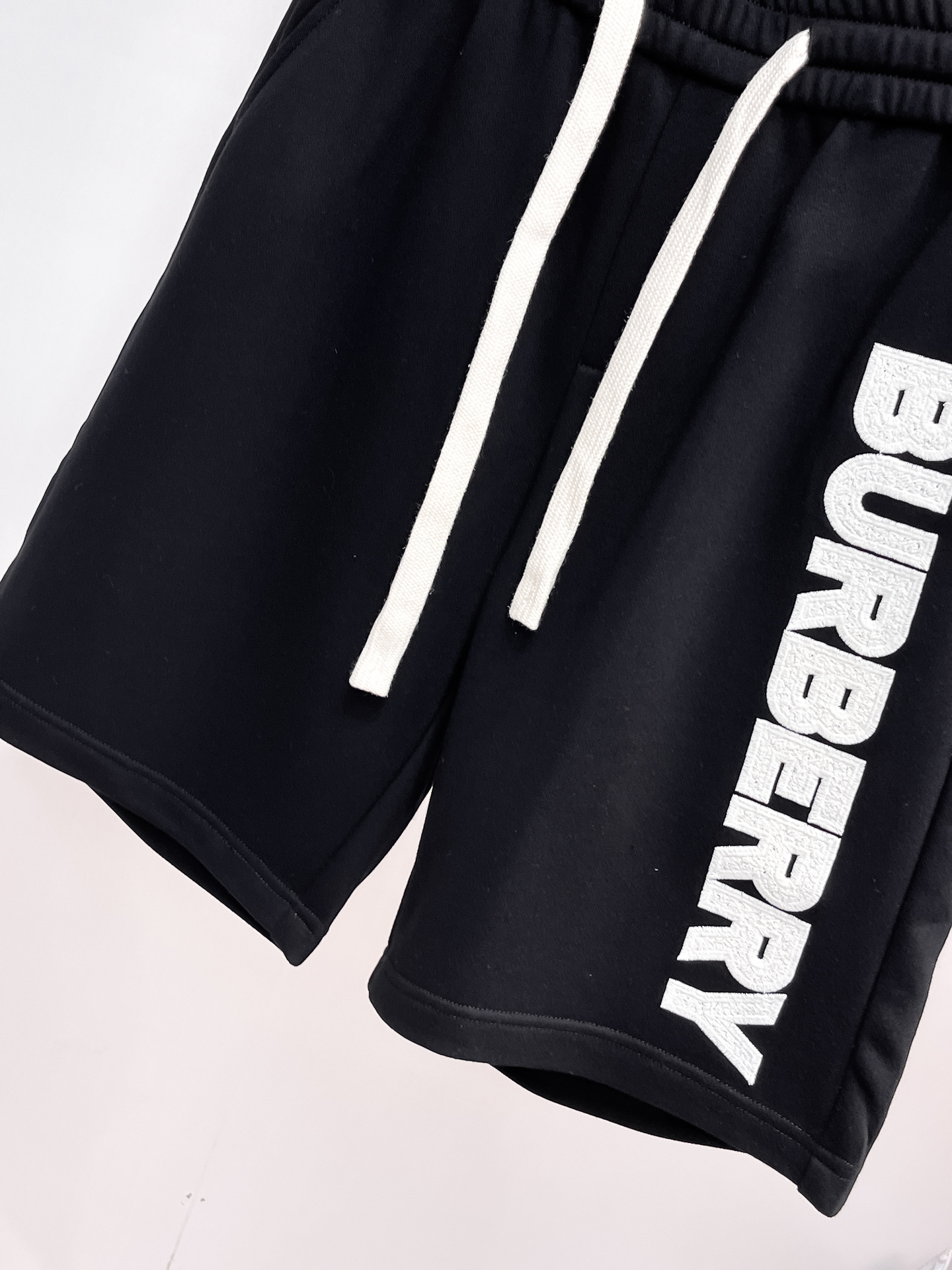 Burberry  休闲短裤服装 6