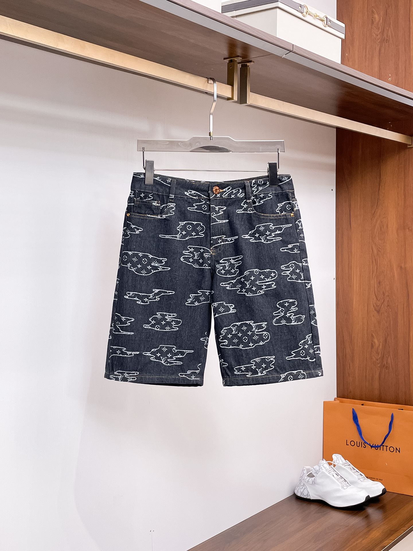 LV   🆕2025新品，原单牛仔短裤 原版重工打造，品牌经典LOG...