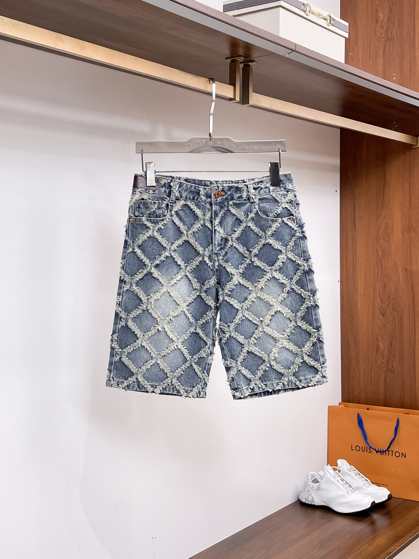 LV   🆕2025新品，原单牛仔短裤 原版重工打造，品牌经典LOG...