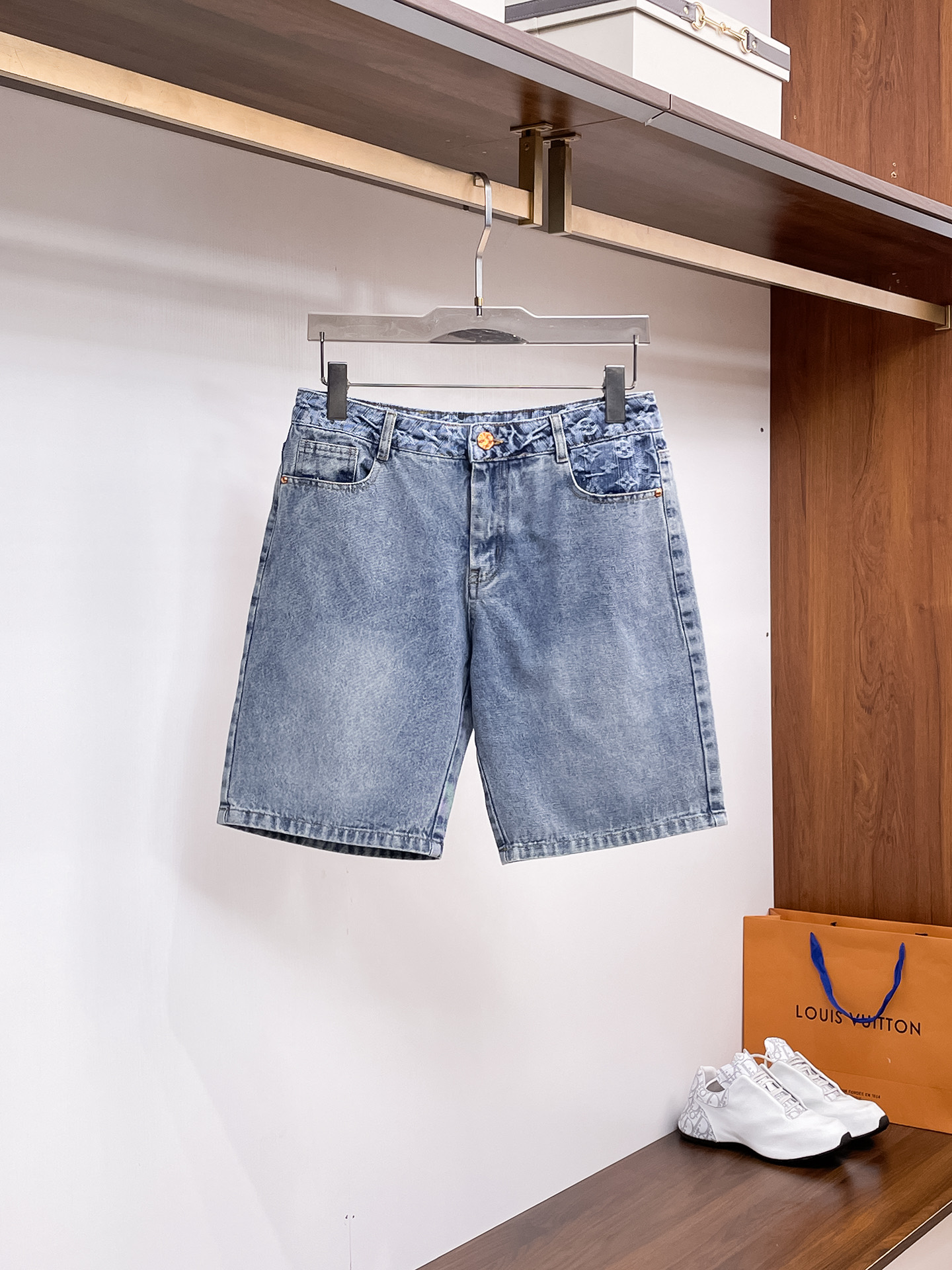 LV   🆕2025新品，原单牛仔短裤 原版重工打造，品牌经典LOG...