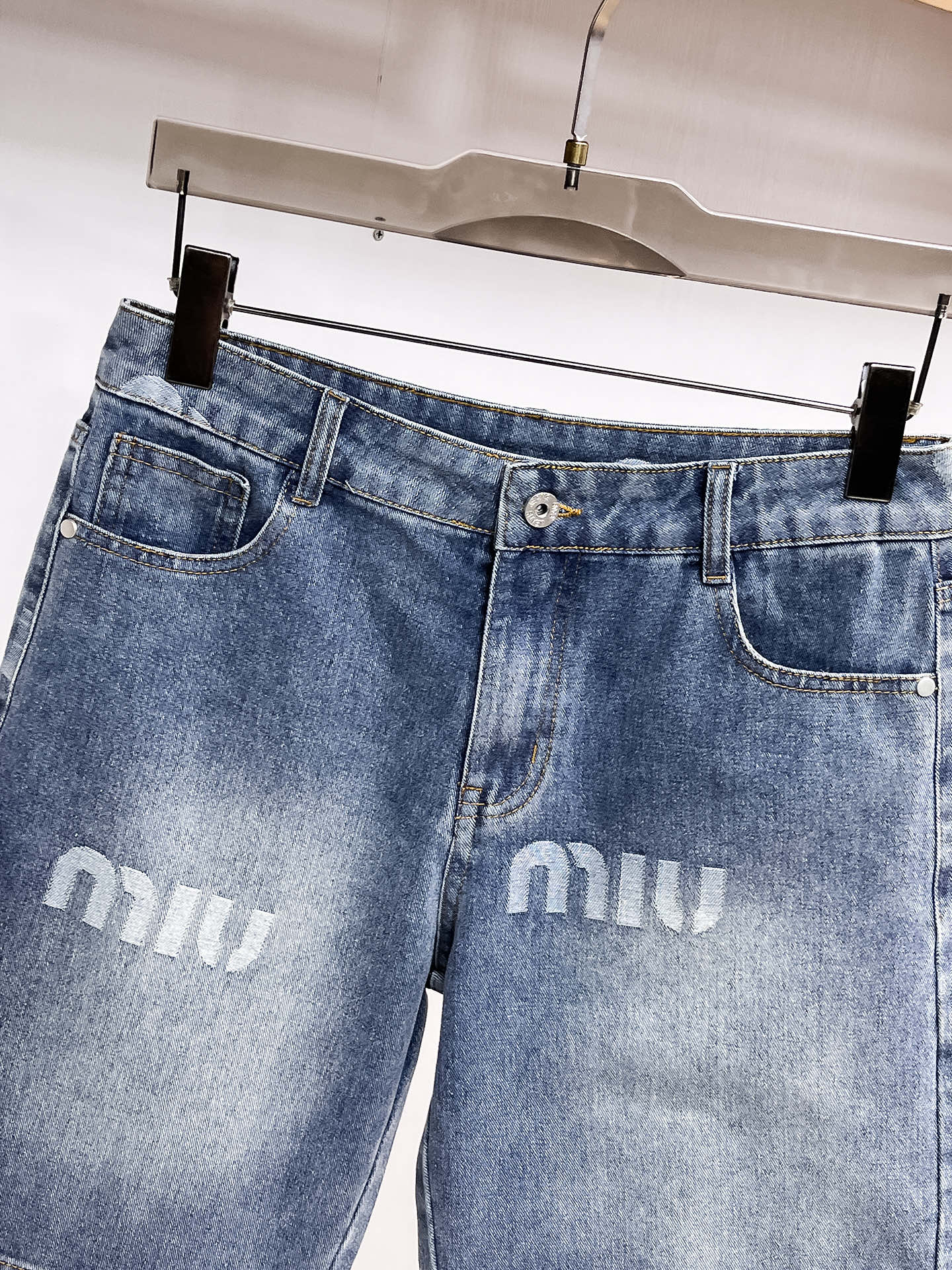 MIU  牛仔短裤服装 3