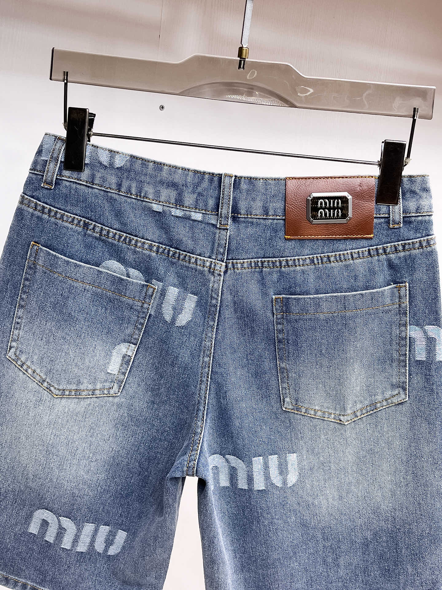 MIU  牛仔短裤服装 9