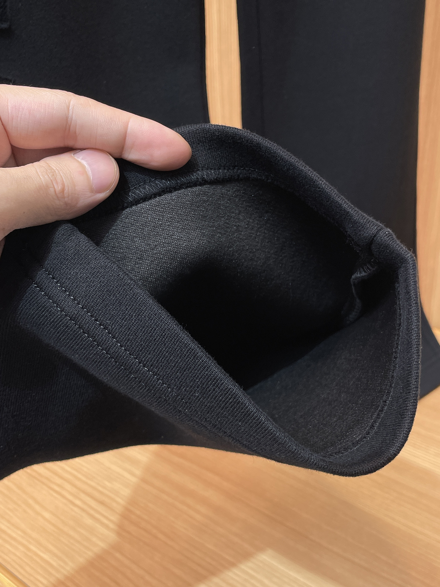 巴黎世家 顶级货品🐮 🆕2025秋冬新款休闲裤！官网同步发售。品牌经典LOGO休闲裤 ，定制面料，舒适度