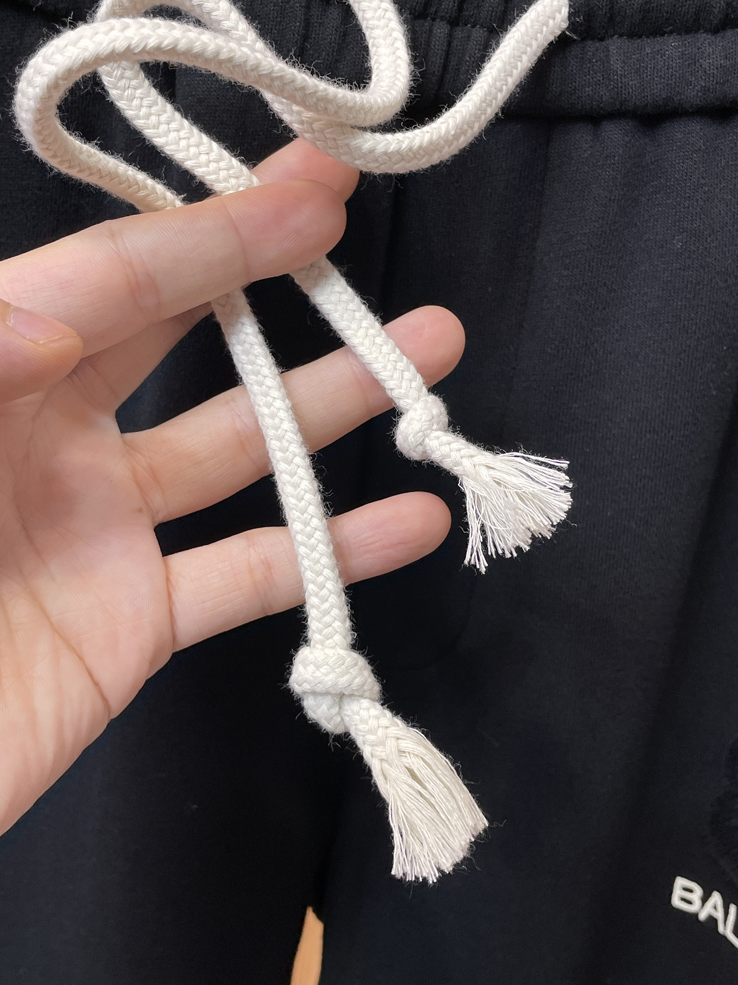 巴黎世家 顶级货品🐮 🆕2025秋冬新款休闲裤！官网同步发售。品牌经典LOGO休闲裤 ，定制面料，舒适度