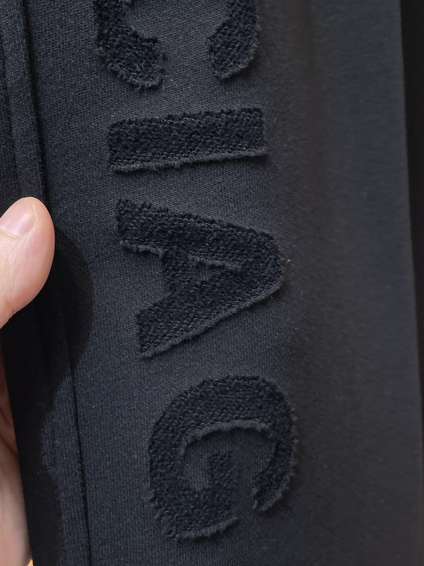 巴黎世家 顶级货品🐮 🆕2025秋冬新款休闲裤！官网同步发售。品牌经典LOGO休闲裤 ，定制面料，舒适度