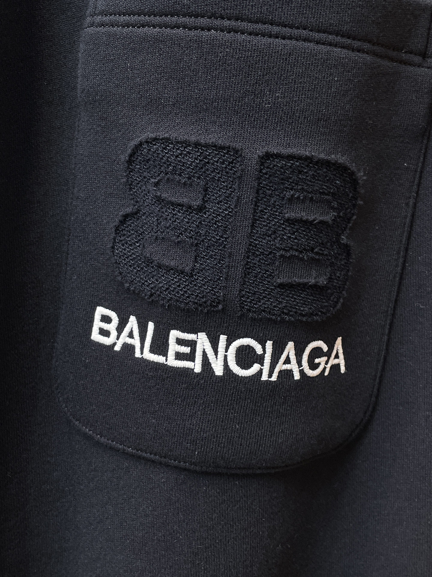 巴黎世家 顶级货品🐮 🆕2025秋冬新款休闲裤！官网同步发售。品牌经典LOGO休闲裤 ，定制面料，舒适度