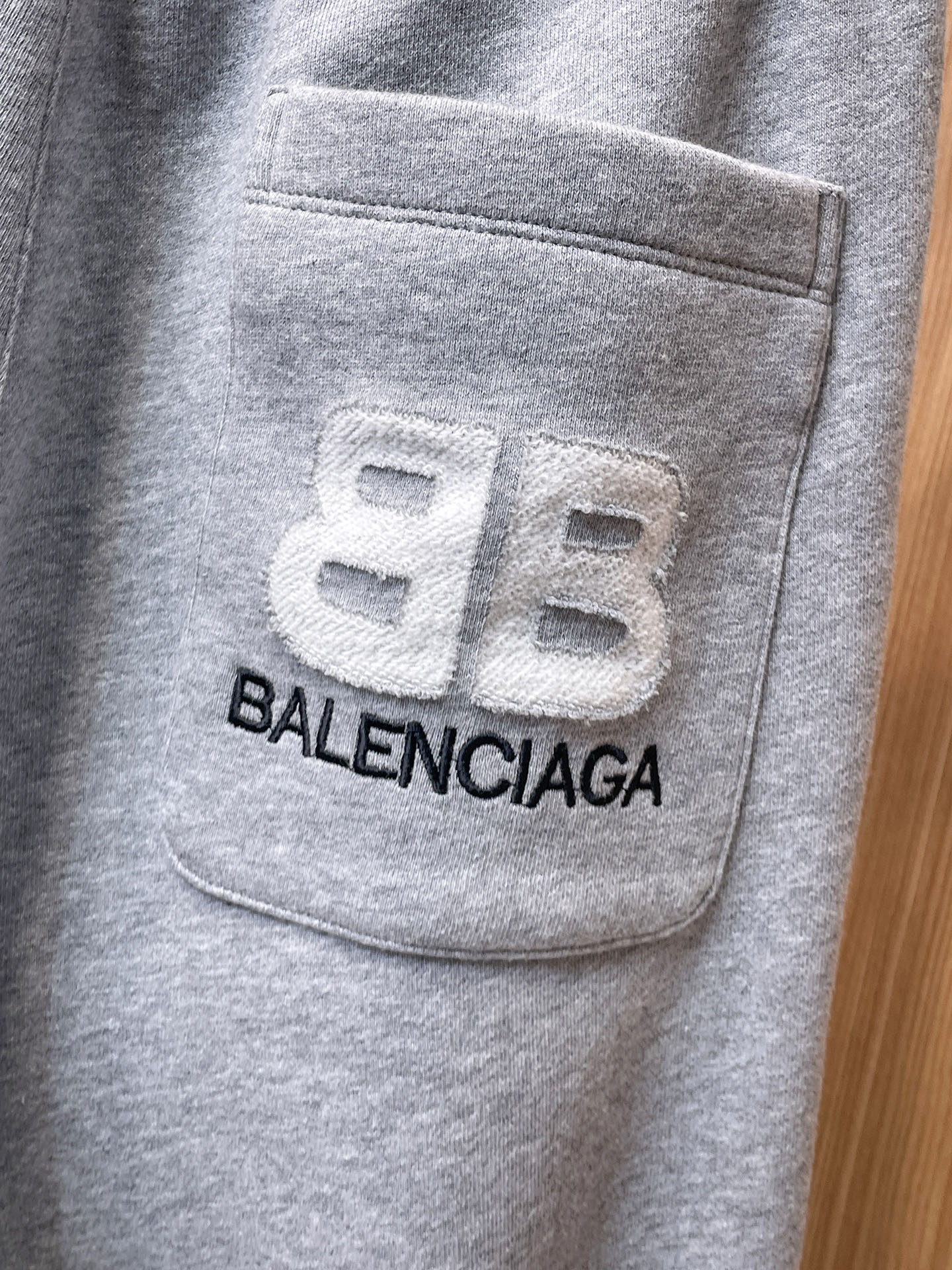 巴黎世家 顶级货品🐮 🆕2025秋冬新款休闲裤！官网同步发售。品牌经典LOGO休闲裤 ，定制面料，舒适度