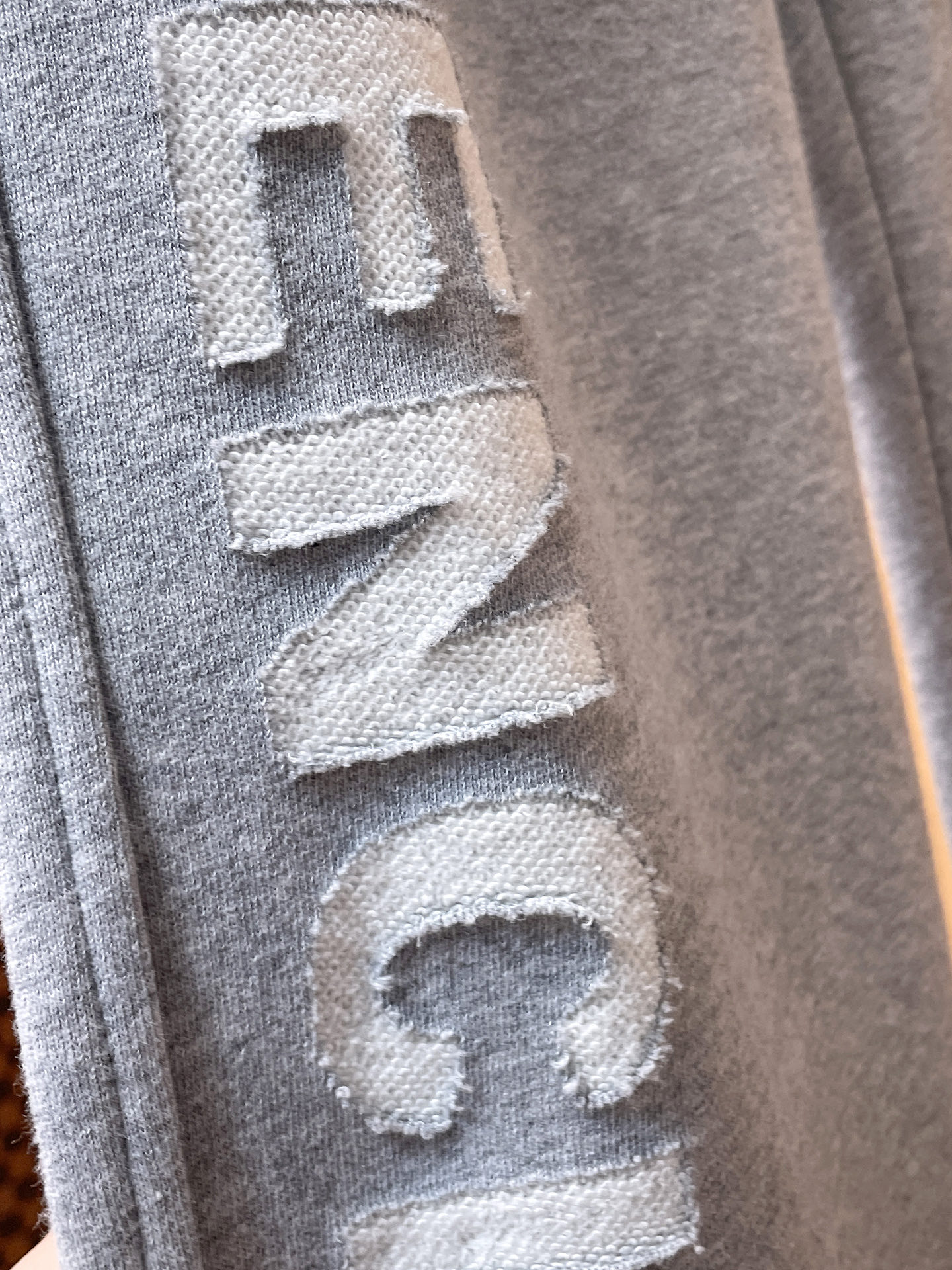 巴黎世家 顶级货品🐮 🆕2025秋冬新款休闲裤！官网同步发售。品牌经典LOGO休闲裤 ，定制面料，舒适度