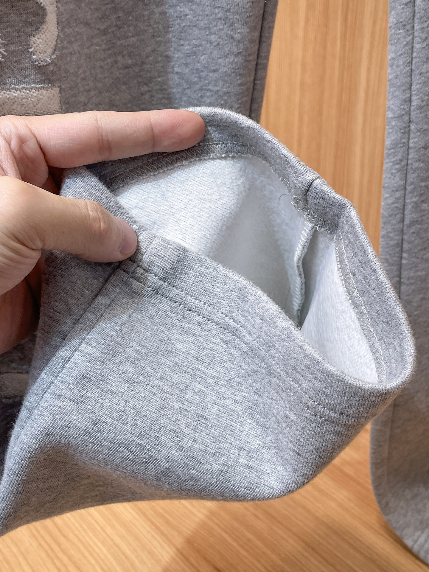 巴黎世家 顶级货品🐮 🆕2025秋冬新款休闲裤！官网同步发售。品牌经典LOGO休闲裤 ，定制面料，舒适度