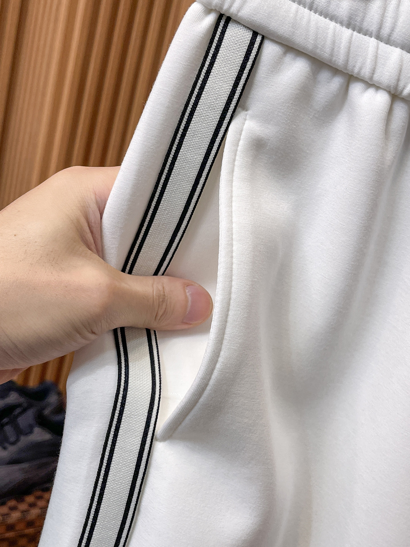 普拉达 顶级货品🐮 🆕2025秋冬新款休闲裤！官网同步发售。品牌经典LOGO休闲裤 ，定制面料，舒适度极