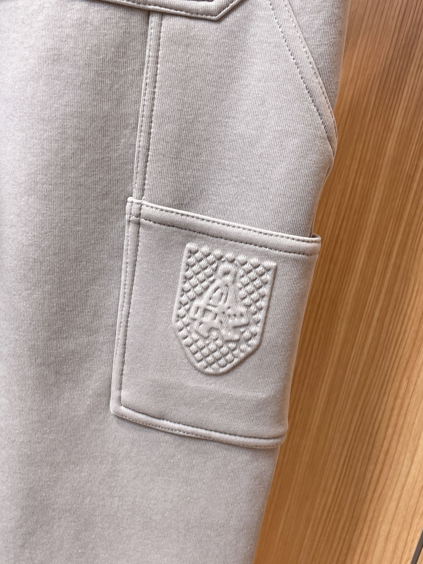 普拉达 顶级货品🐮 🆕2025秋冬新款休闲裤！官网同步发售。品牌经典LOGO休闲裤 ，定制面料，舒适度极