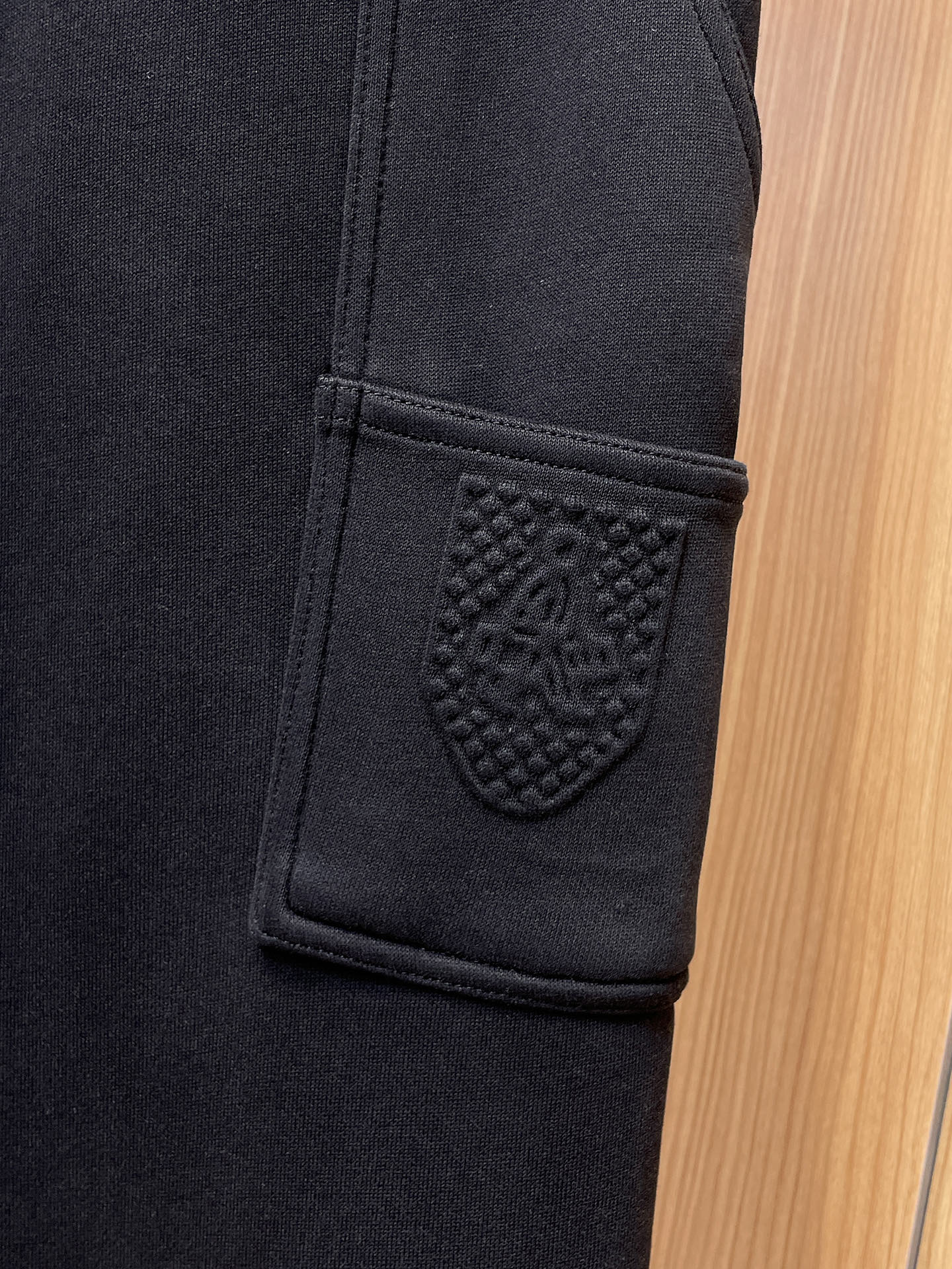 普拉达 顶级货品🐮 🆕2025秋冬新款休闲裤！官网同步发售。品牌经典LOGO休闲裤 ，定制面料，舒适度极