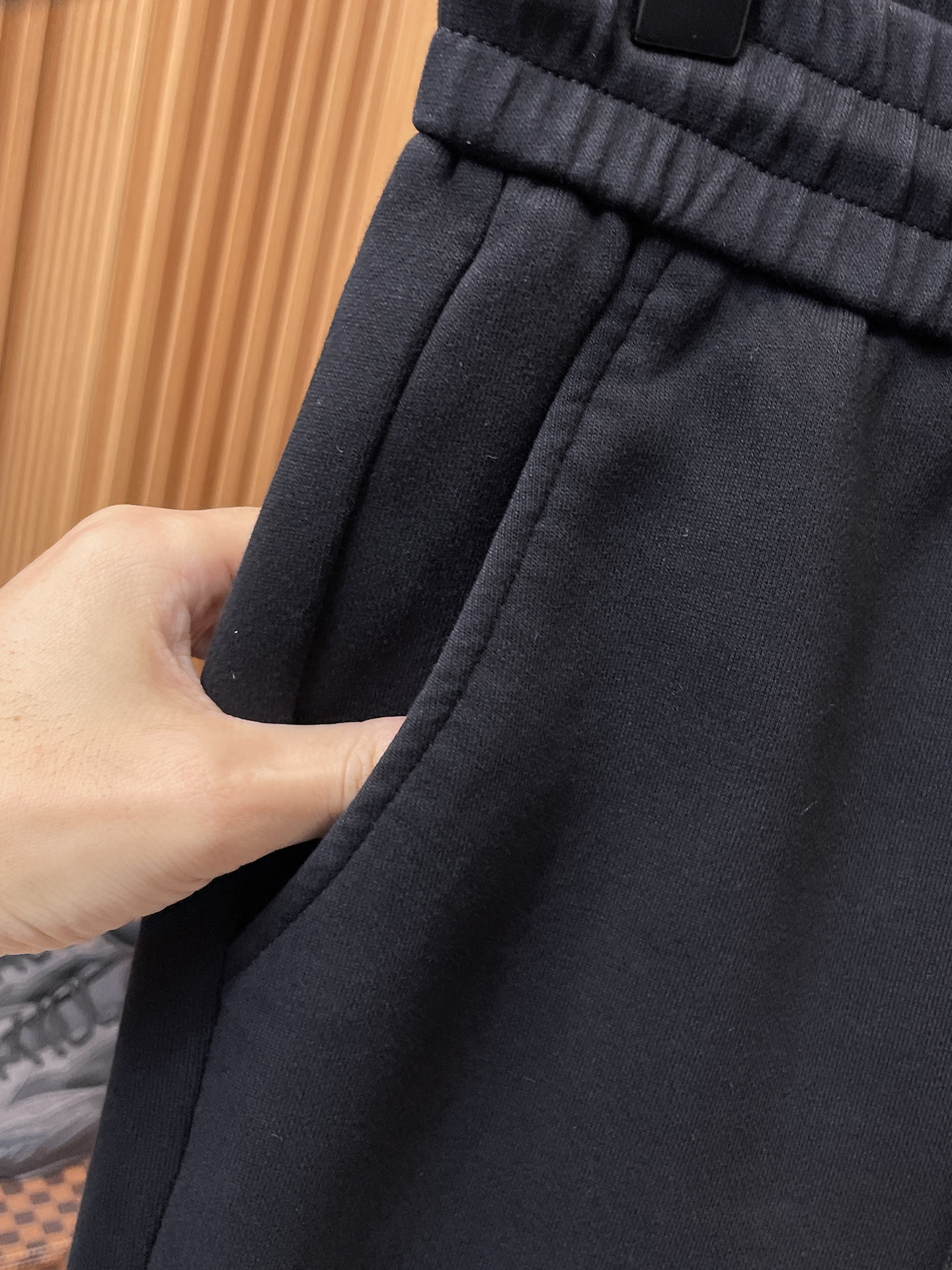 LV 顶级货品🐮 🆕2025秋冬新款休闲裤！官网同步发售。品牌经典LOGO休闲裤 ，定制面料，舒适度极好