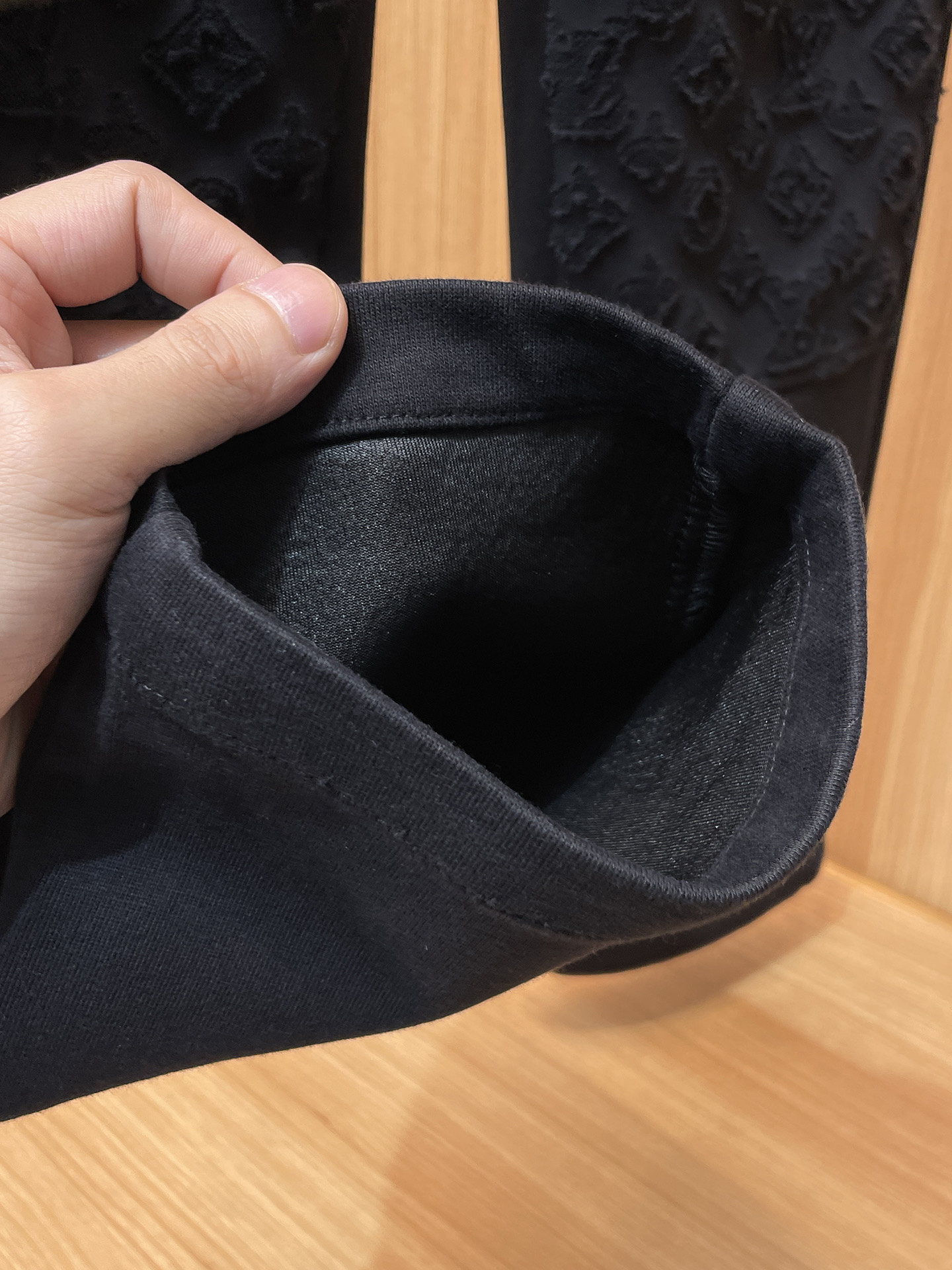 LV 顶级货品🐮 🆕2025秋冬新款休闲裤！官网同步发售。品牌经典LOGO休闲裤 ，定制面料，舒适度极好