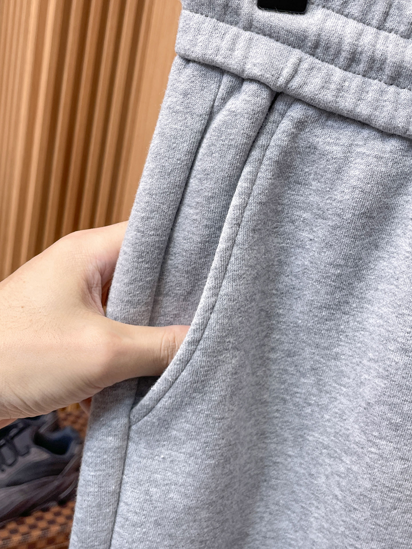 LV 顶级货品🐮 🆕2025秋冬新款休闲裤！官网同步发售。品牌经典LOGO休闲裤 ，定制面料，舒适度极好