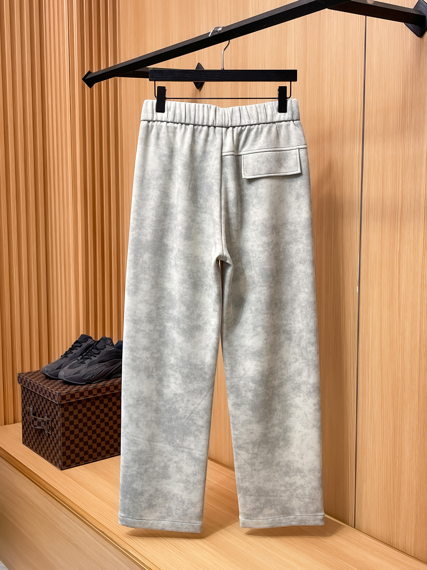 巴黎世家 顶级货品🐮 🆕2025秋冬新款休闲裤！官网同步发售。品牌经典LOGO休闲裤 ，定制面料，舒适度