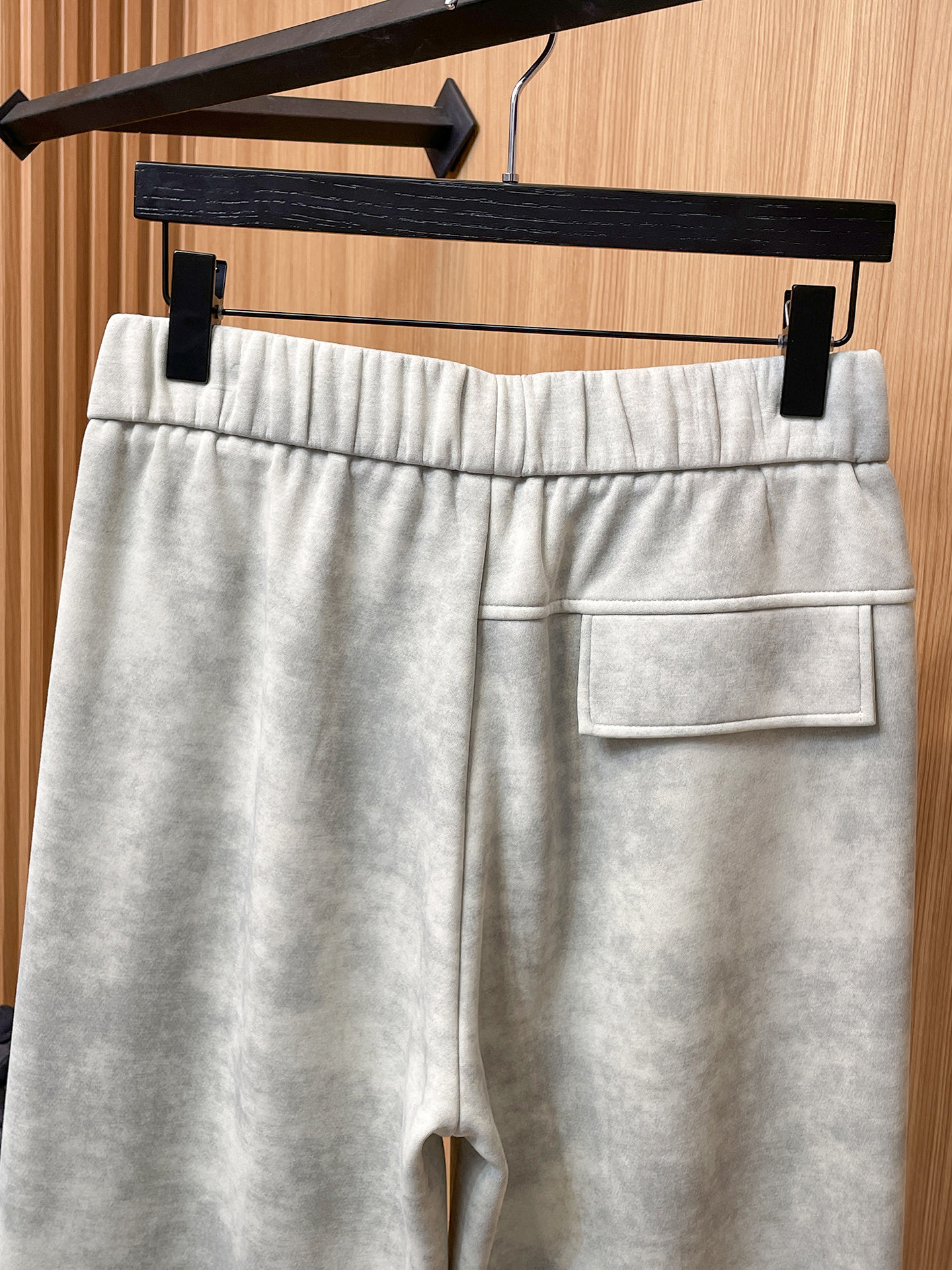 巴黎世家 顶级货品🐮 🆕2025秋冬新款休闲裤！官网同步发售。品牌经典LOGO休闲裤 ，定制面料，舒适度