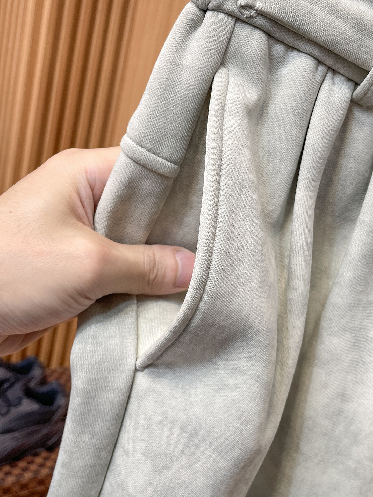 巴黎世家 顶级货品🐮 🆕2025秋冬新款休闲裤！官网同步发售。品牌经典LOGO休闲裤 ，定制面料，舒适度