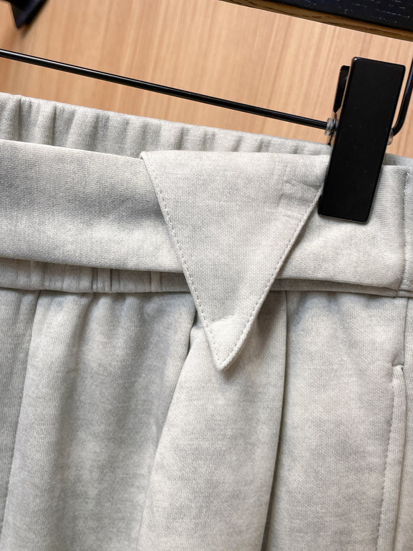 巴黎世家 顶级货品🐮 🆕2025秋冬新款休闲裤！官网同步发售。品牌经典LOGO休闲裤 ，定制面料，舒适度