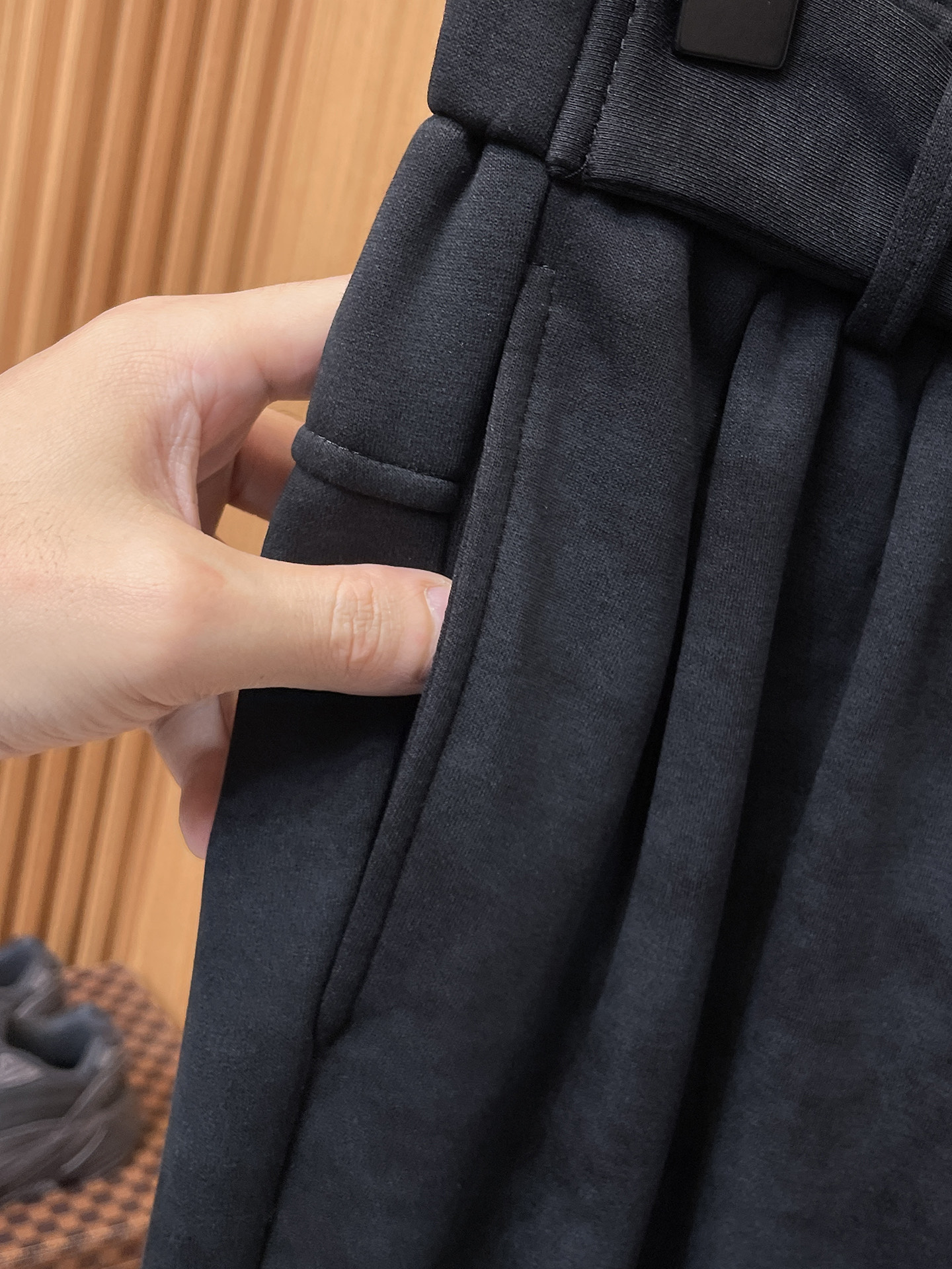 巴黎世家 顶级货品🐮 🆕2025秋冬新款休闲裤！官网同步发售。品牌经典LOGO休闲裤 ，定制面料，舒适度