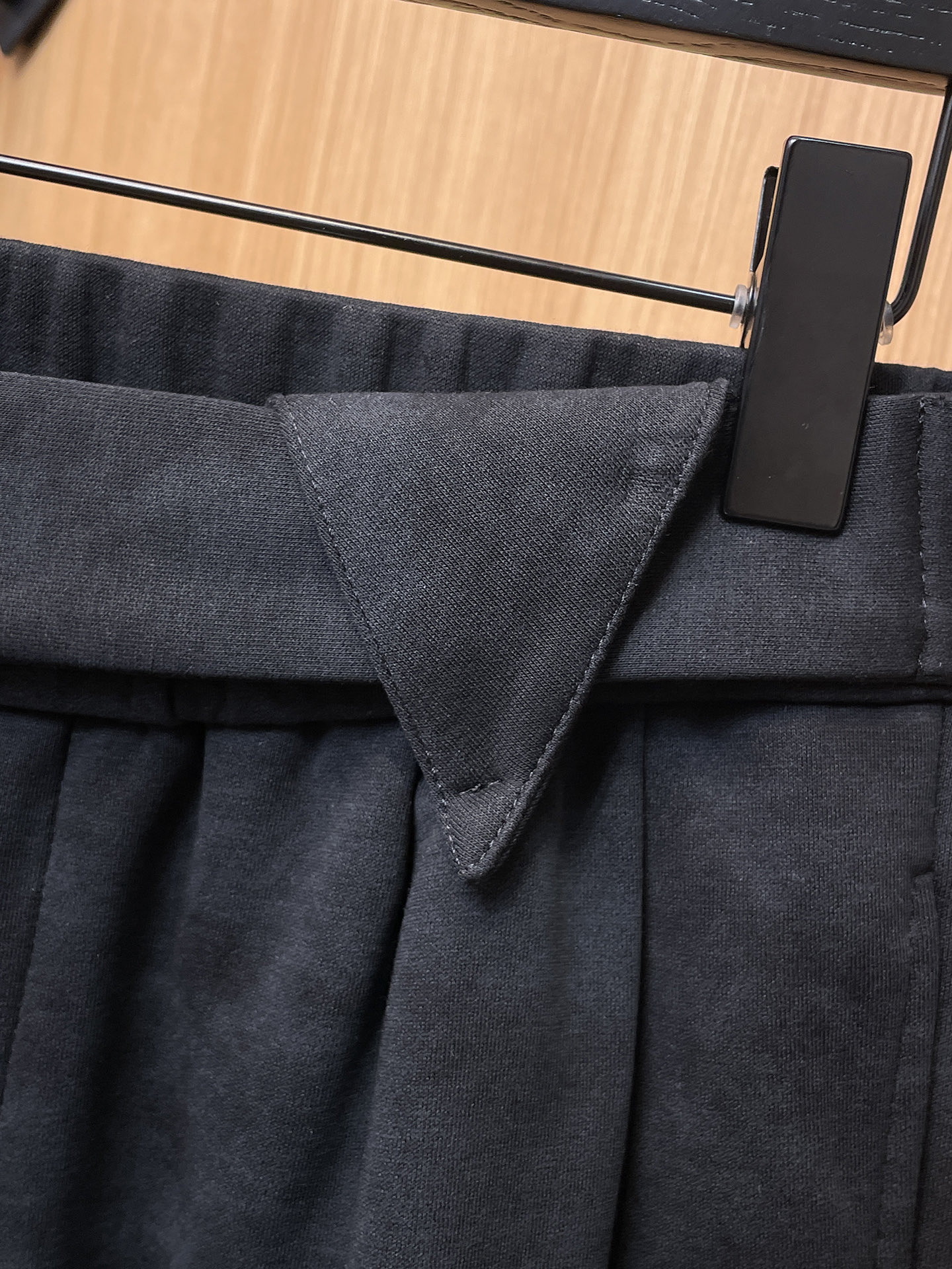 巴黎世家 顶级货品🐮 🆕2025秋冬新款休闲裤！官网同步发售。品牌经典LOGO休闲裤 ，定制面料，舒适度