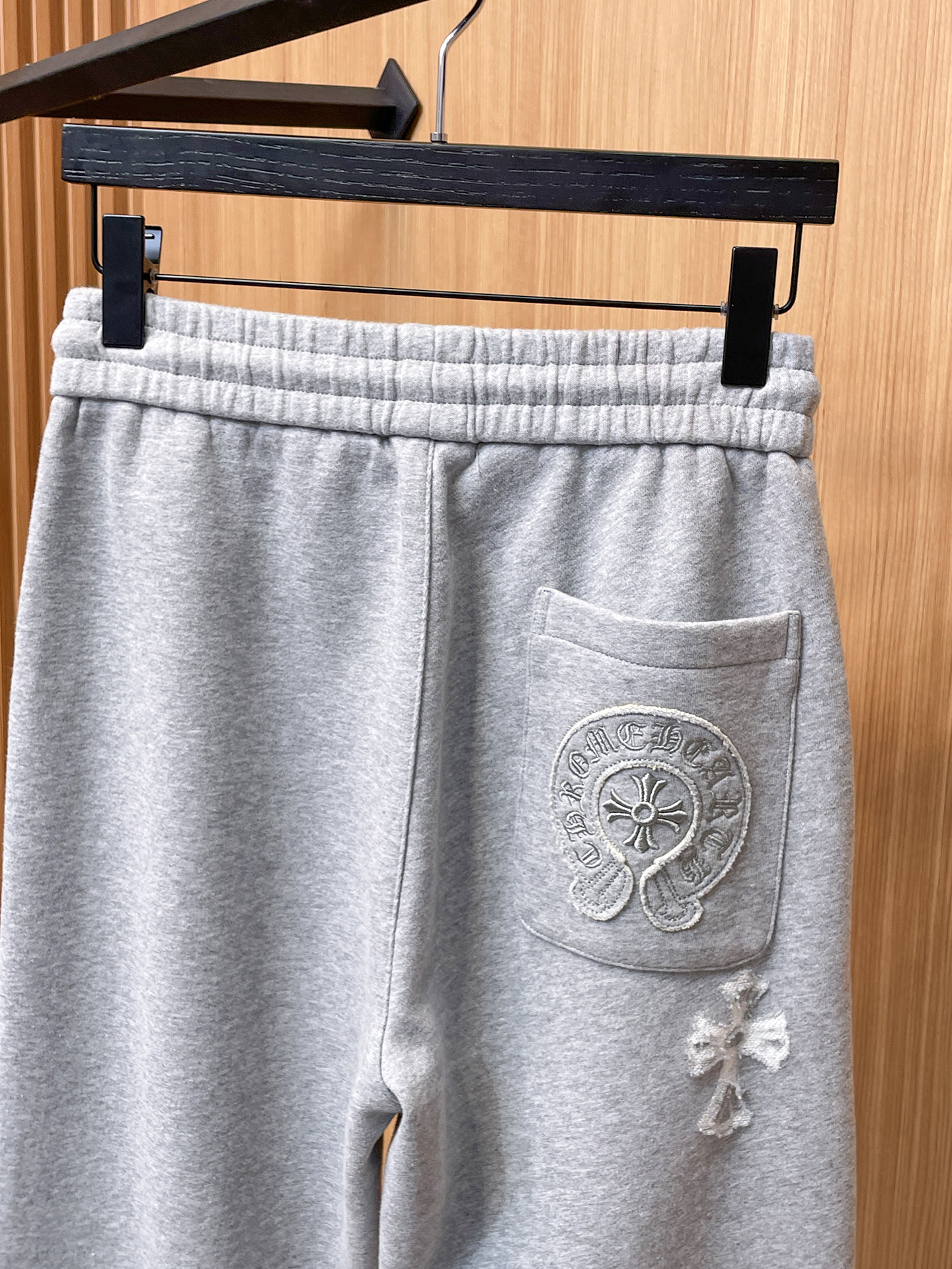 克罗心 顶级货品🐮 🆕2025秋冬新款休闲裤！官网同步发售。品牌经典LOGO休闲裤 ，定制面料，舒适度极