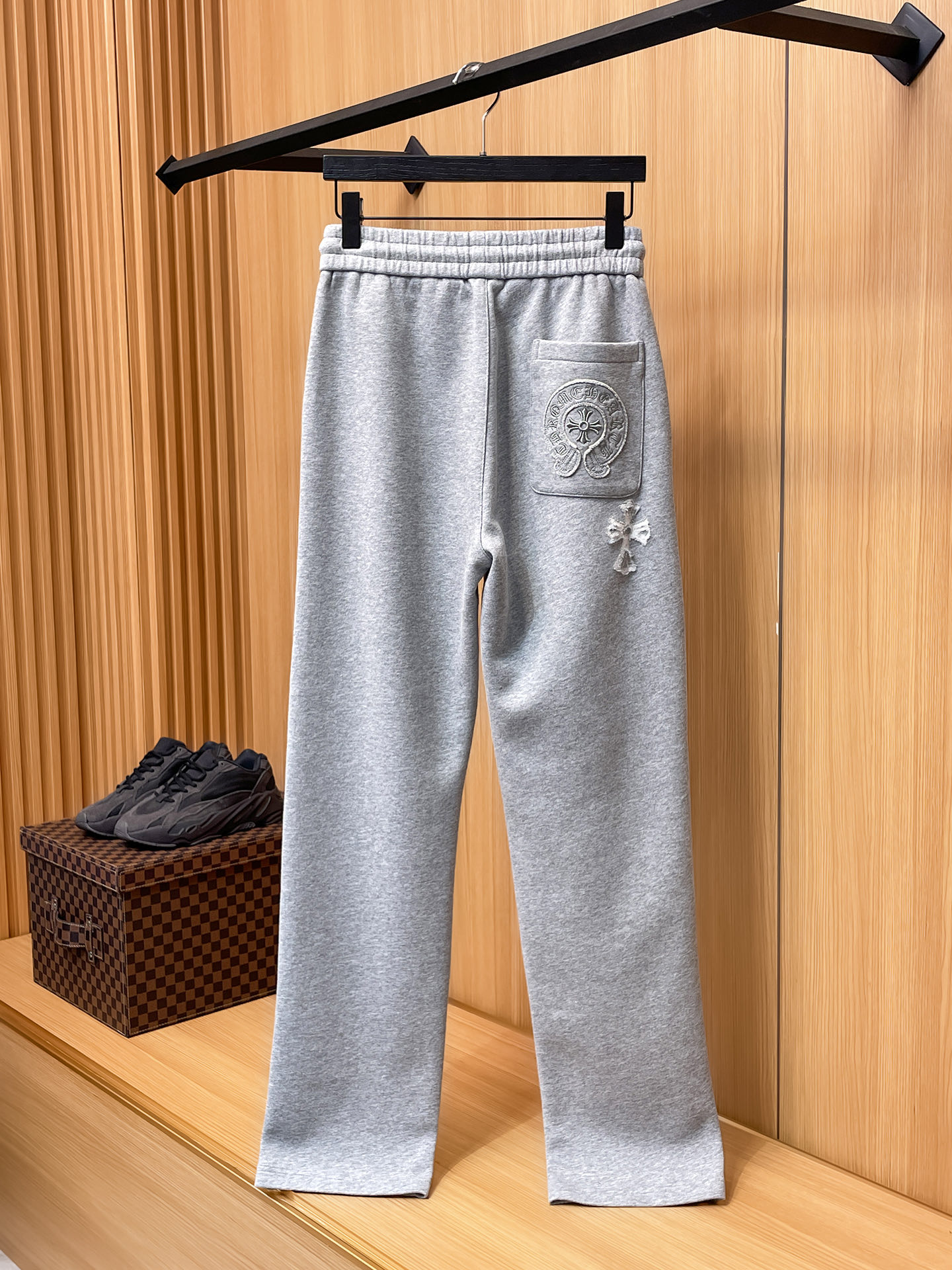 克罗心 顶级货品🐮 🆕2025秋冬新款休闲裤！官网同步发售。品牌经典LOGO休闲裤 ，定制面料，舒适度极