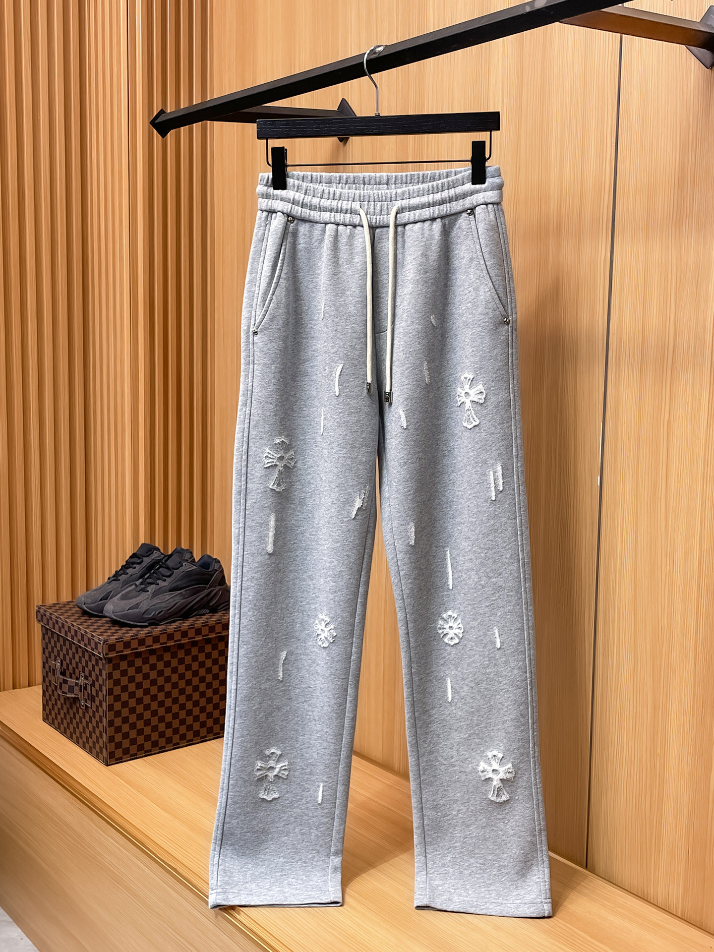 克罗心 顶级货品🐮 🆕2025秋冬新款休闲裤！官网同步发售。品牌经典LOGO休闲裤 ，定制面料，舒适度极