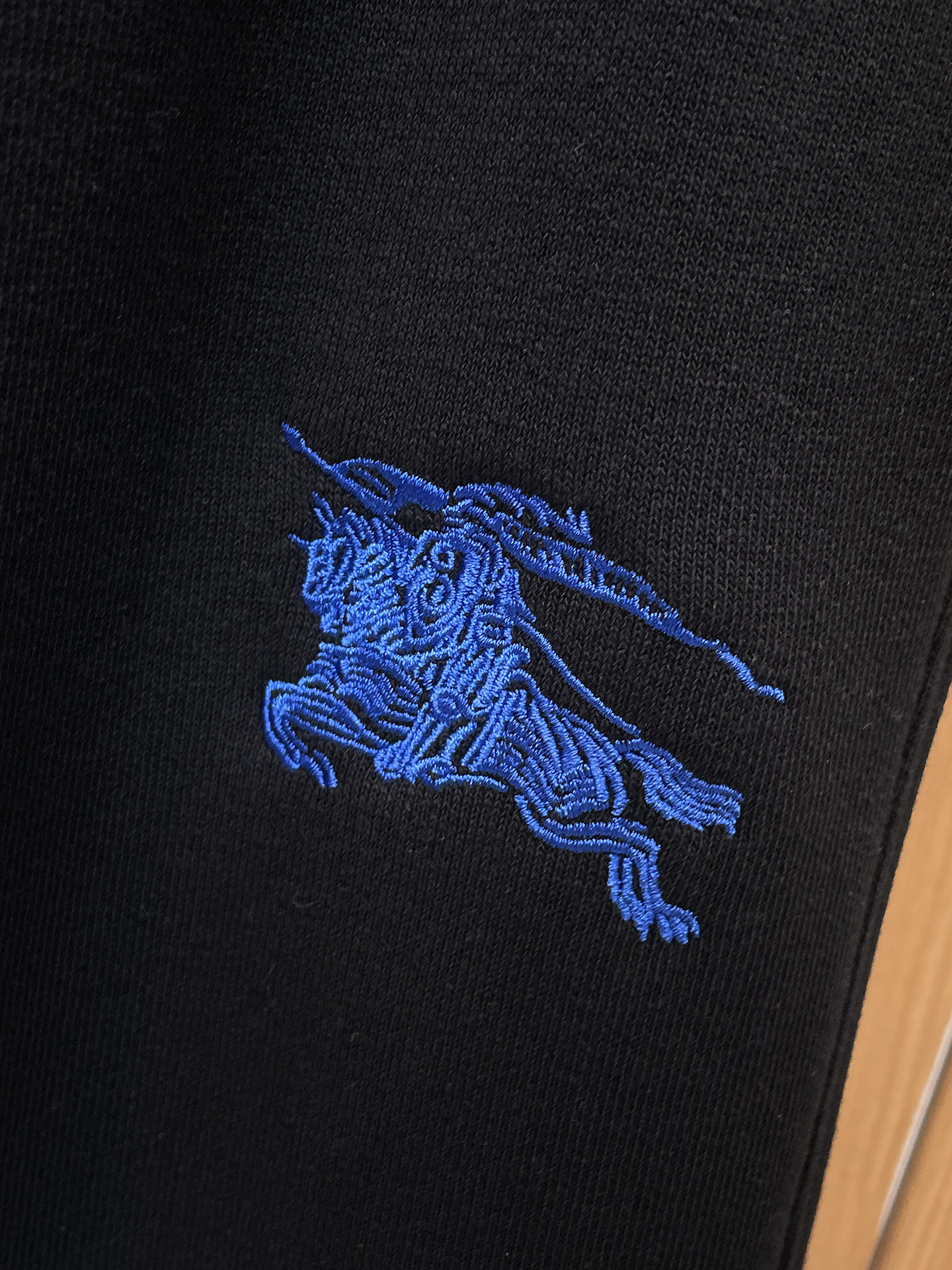 巴宝莉 顶级货品🐮 🆕2025秋冬新款休闲裤！官网同步发售。品牌经典LOGO休闲裤 ，定制面料，舒适度极