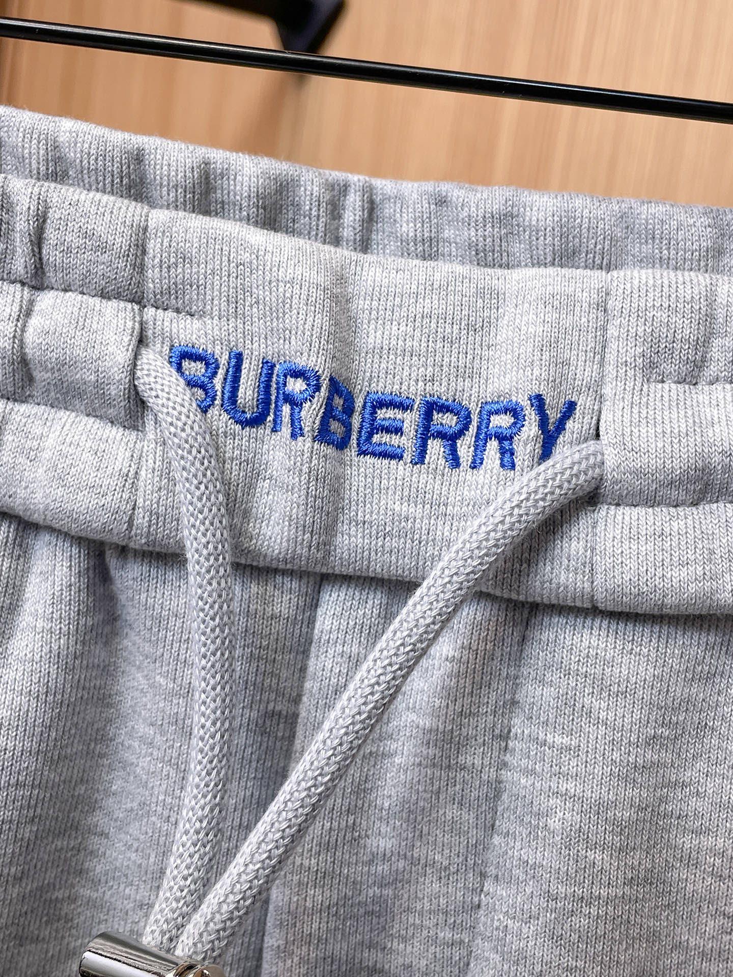 巴宝莉 顶级货品🐮 🆕2025秋冬新款休闲裤！官网同步发售。品牌经典LOGO休闲裤 ，定制面料，舒适度极