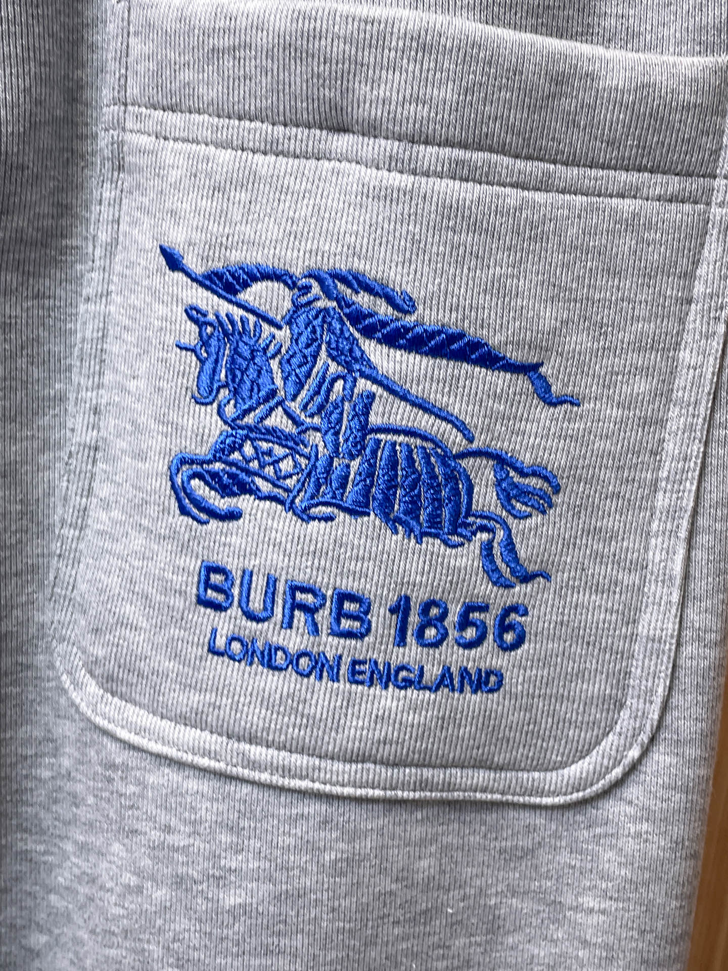 巴宝莉 顶级货品🐮 🆕2025秋冬新款休闲裤！官网同步发售。品牌经典LOGO休闲裤 ，定制面料，舒适度极