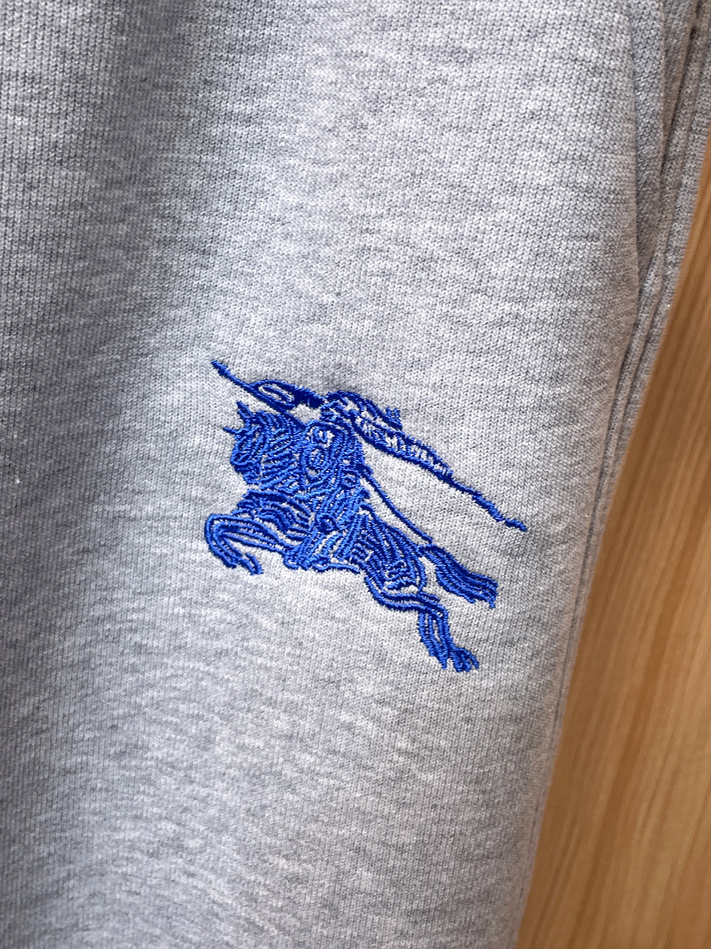 巴宝莉 顶级货品🐮 🆕2025秋冬新款休闲裤！官网同步发售。品牌经典LOGO休闲裤 ，定制面料，舒适度极