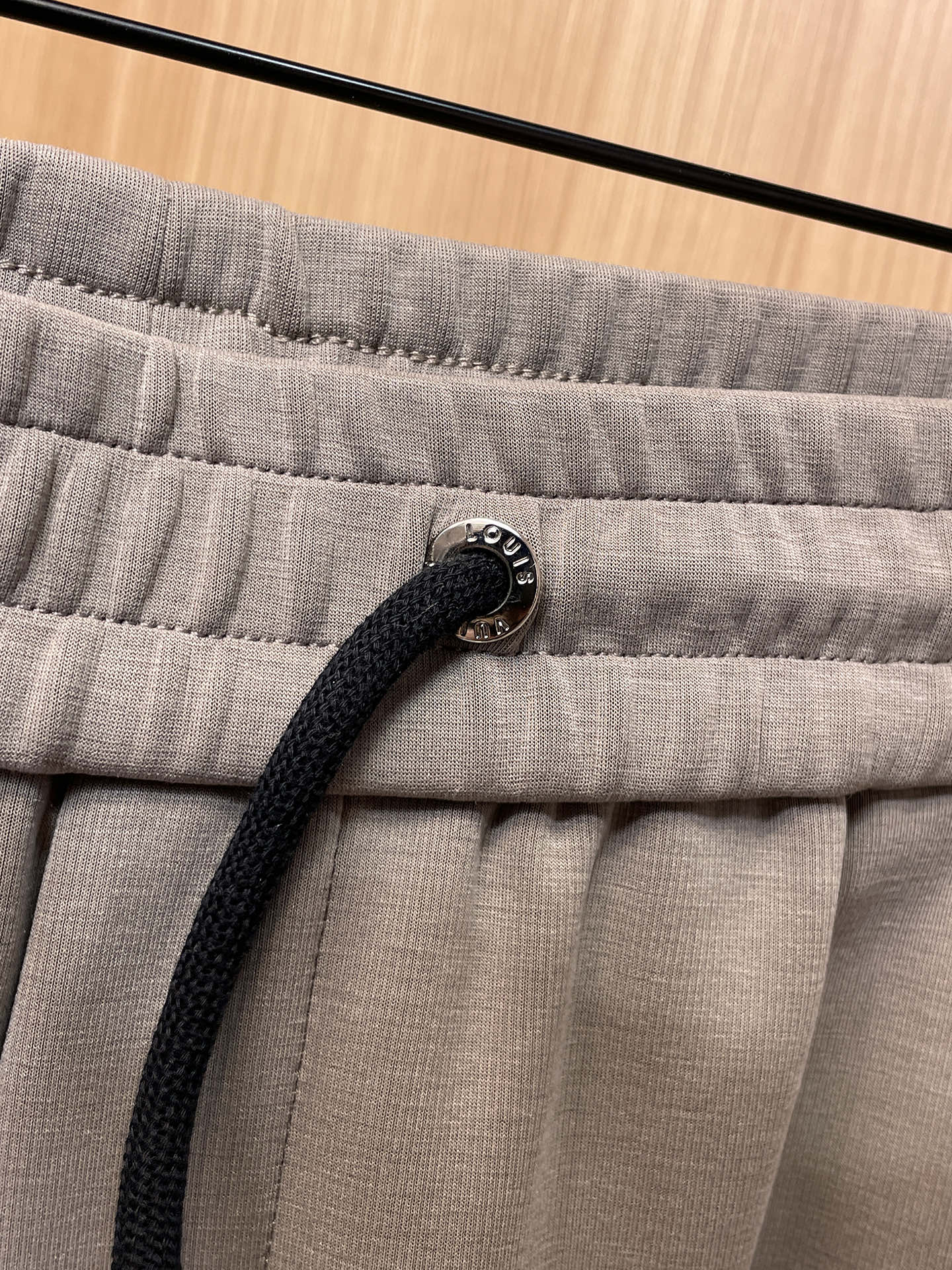 LV 顶级货品🐮 🆕2025秋冬新款休闲裤！官网同步发售。品牌经典LOGO休闲裤 ，定制面料，舒适度极好