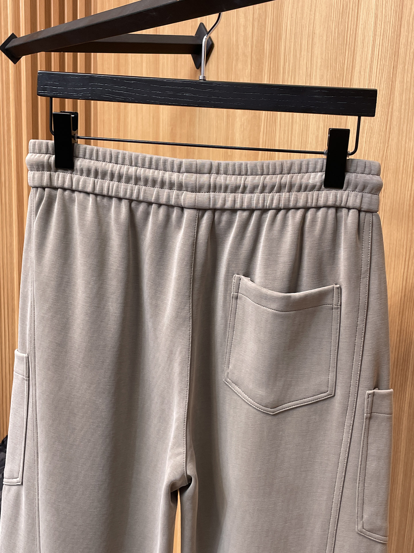 LV 顶级货品🐮 🆕2025秋冬新款休闲裤！官网同步发售。品牌经典LOGO休闲裤 ，定制面料，舒适度极好