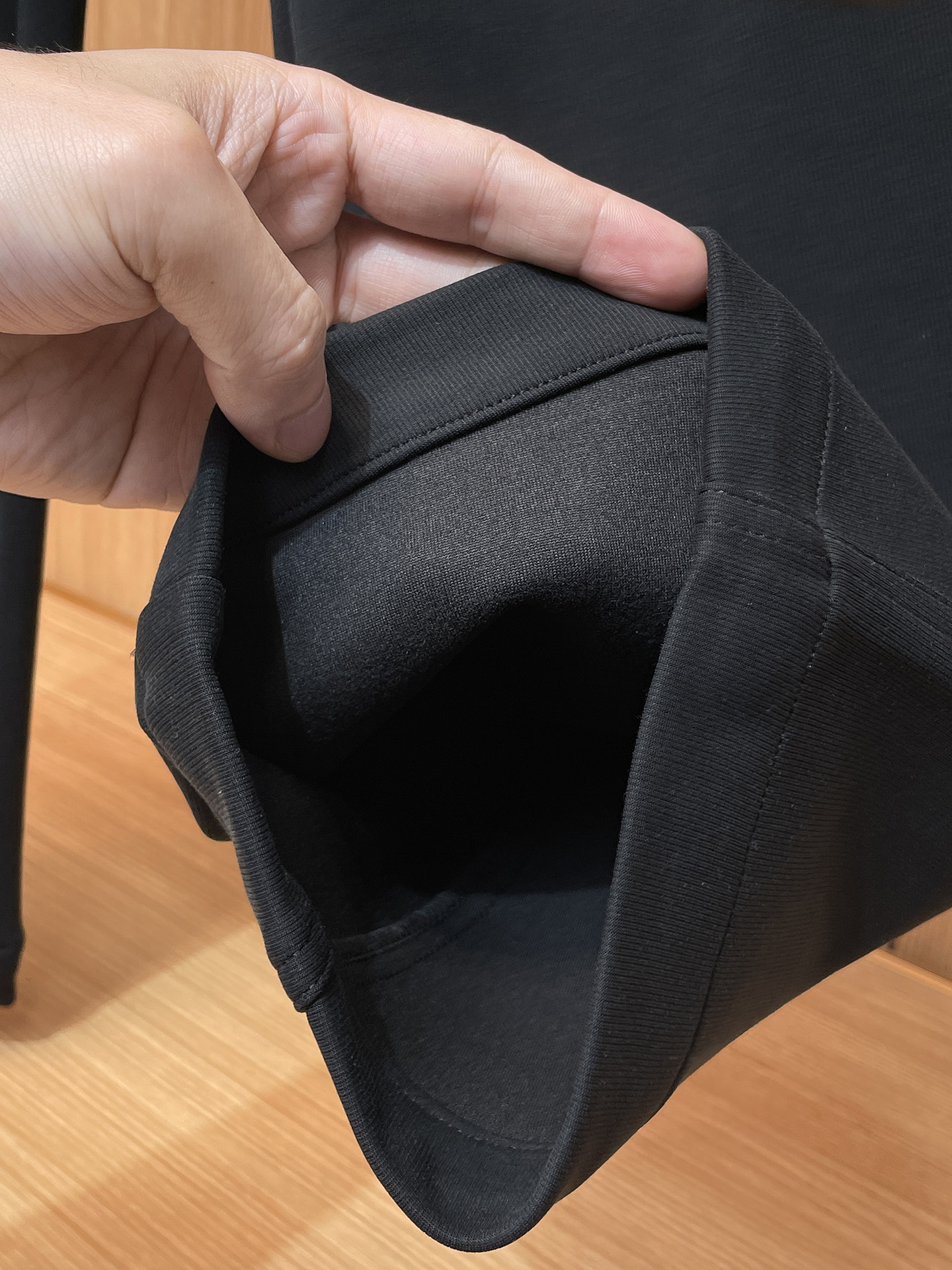 LV 顶级货品🐮 🆕2025秋冬新款休闲裤！官网同步发售。品牌经典LOGO休闲裤 ，定制面料，舒适度极好