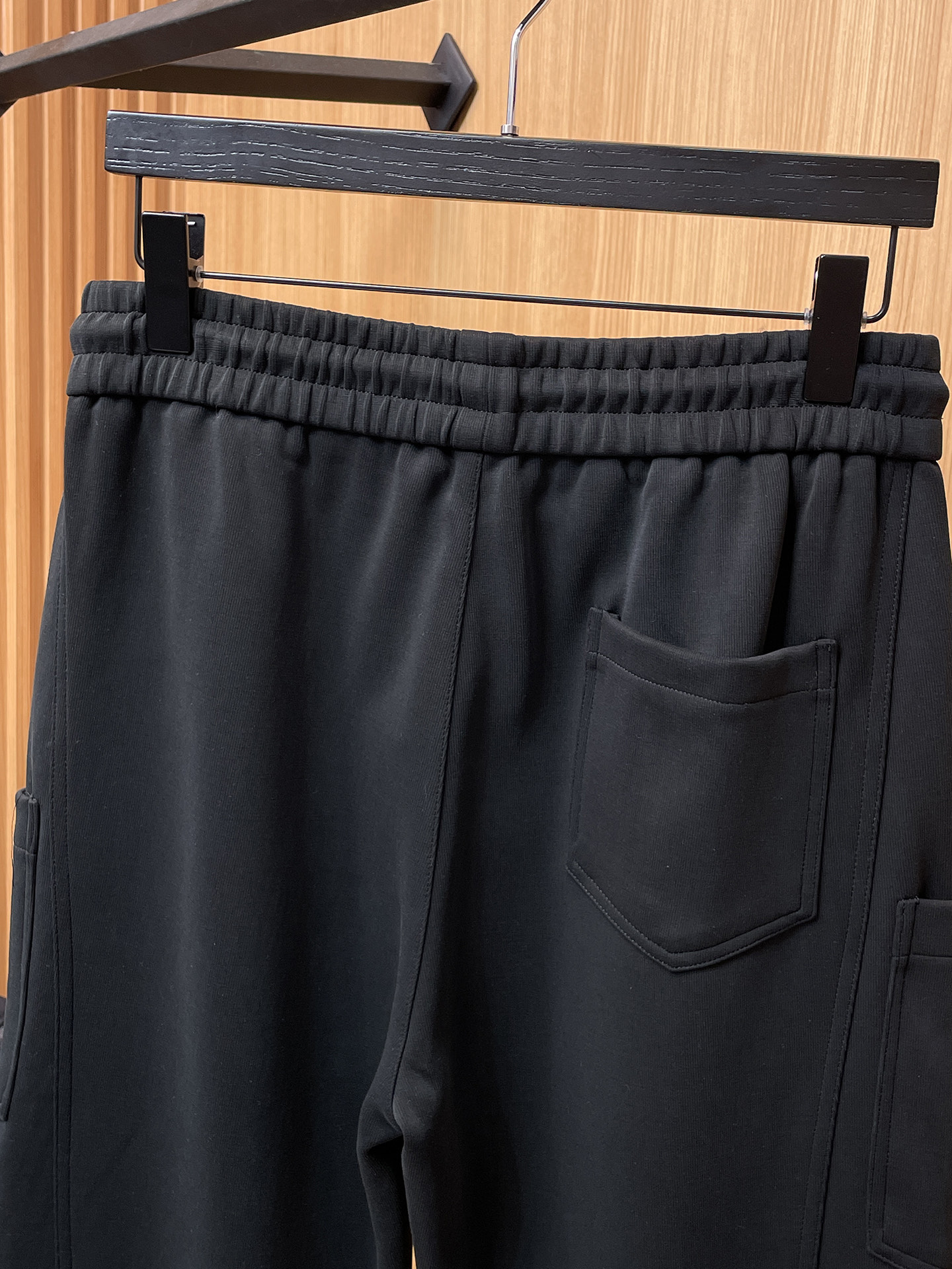 LV 顶级货品🐮 🆕2025秋冬新款休闲裤！官网同步发售。品牌经典LOGO休闲裤 ，定制面料，舒适度极好