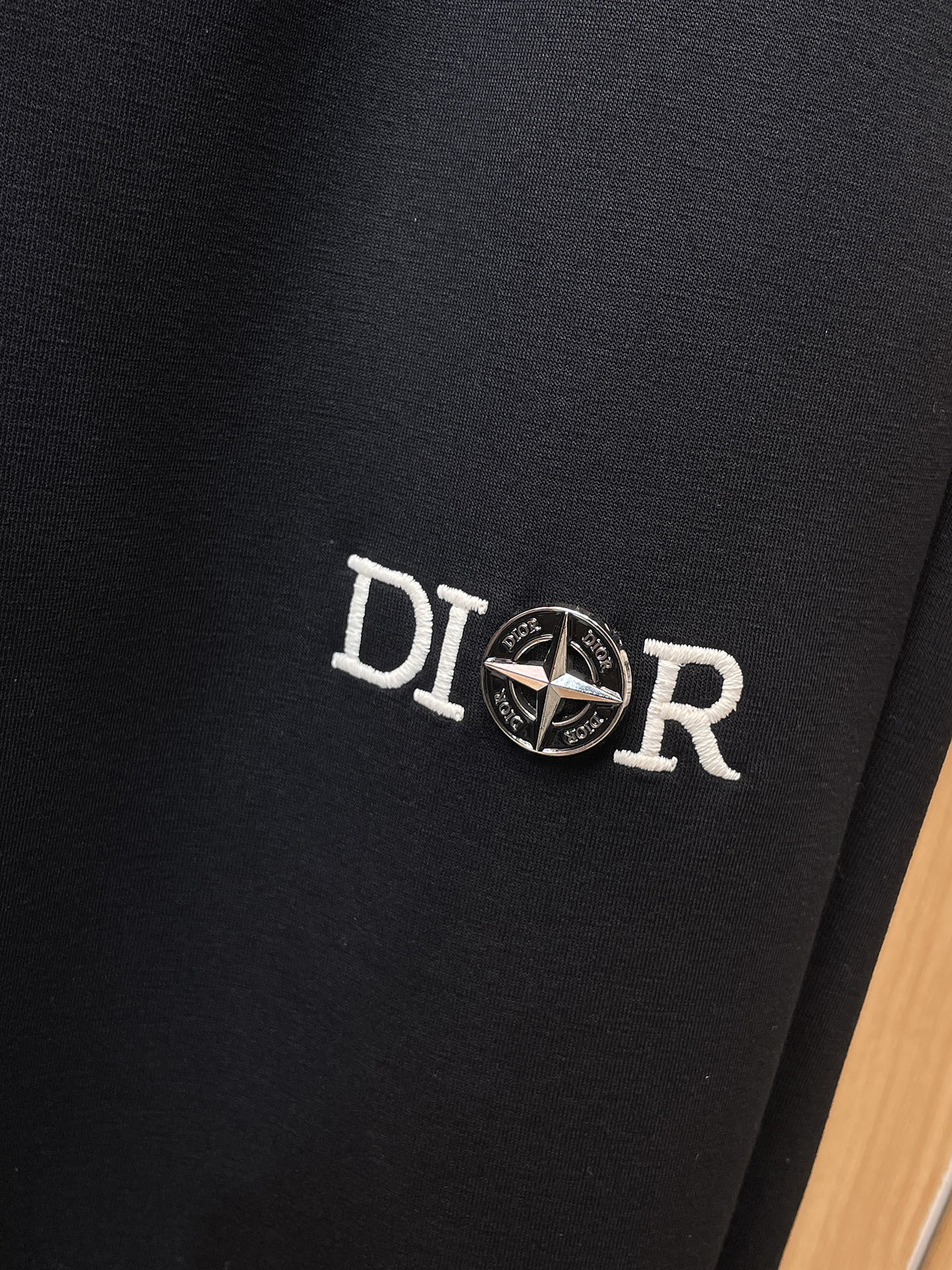 迪奥 顶级货品🐮 🆕2025秋冬新款休闲裤！官网同步发售。品牌经典LOGO休闲裤 ，定制面料，舒适度极好