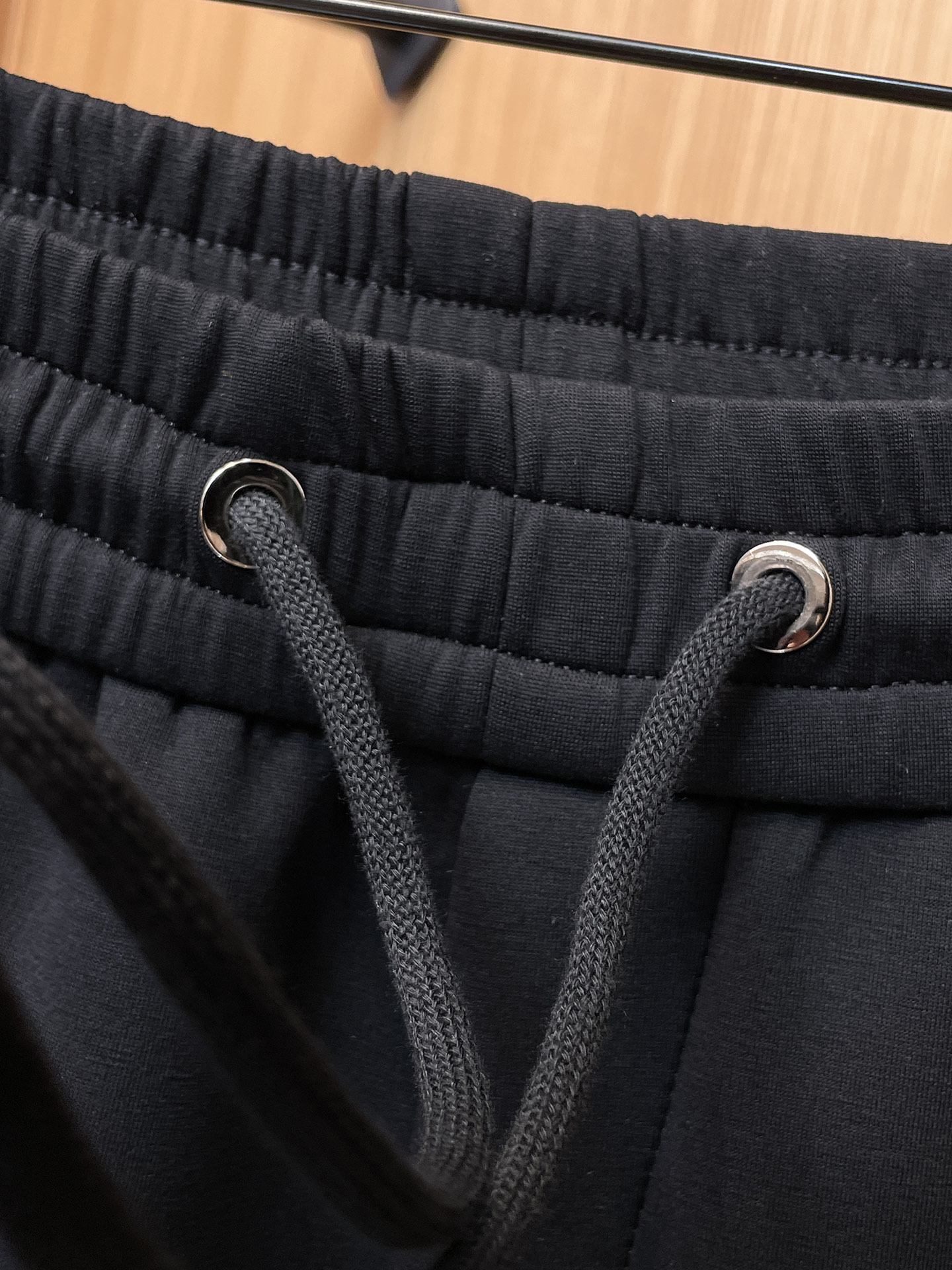 迪奥 顶级货品🐮 🆕2025秋冬新款休闲裤！官网同步发售。品牌经典LOGO休闲裤 ，定制面料，舒适度极好