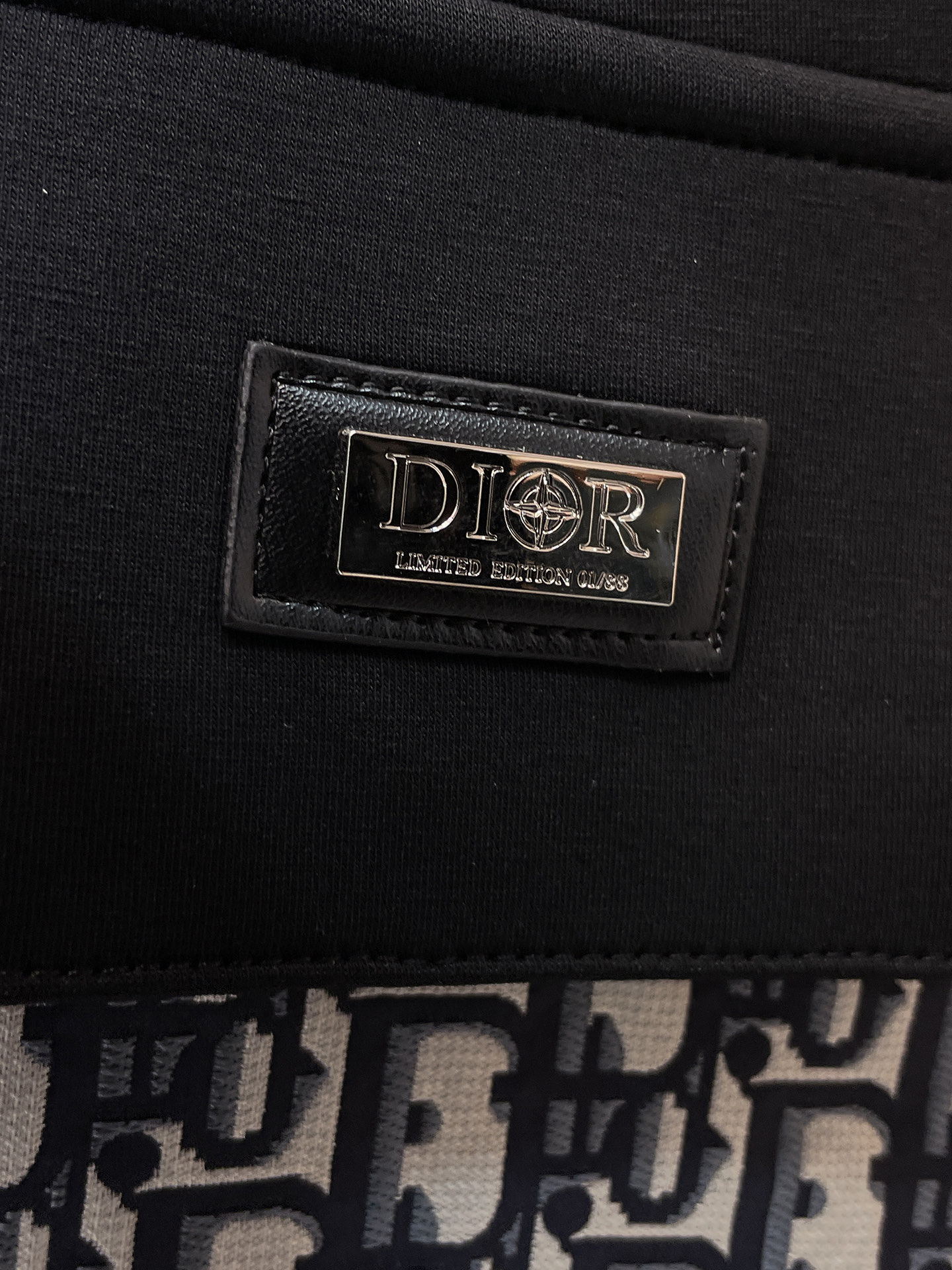 迪奥 顶级货品🐮 🆕2025秋冬新款休闲裤！官网同步发售。品牌经典LOGO休闲裤 ，定制面料，舒适度极好