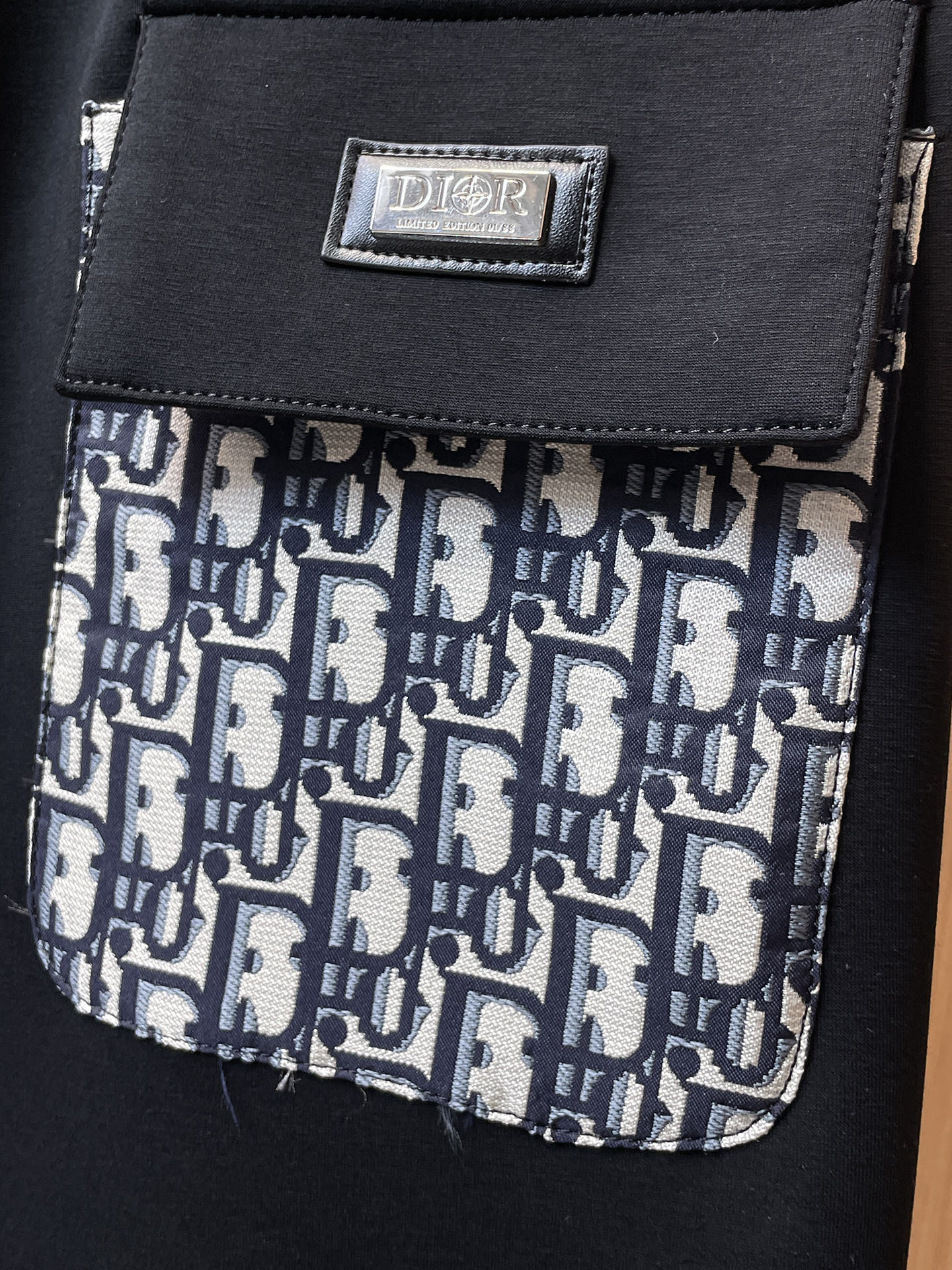 迪奥 顶级货品🐮 🆕2025秋冬新款休闲裤！官网同步发售。品牌经典LOGO休闲裤 ，定制面料，舒适度极好