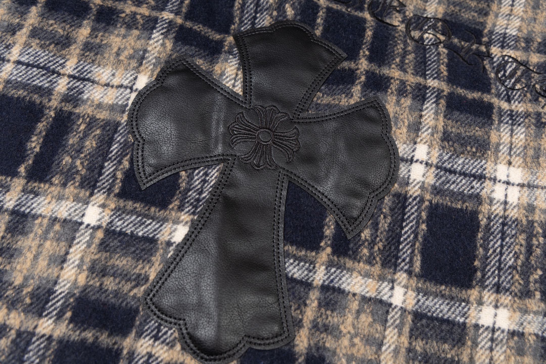 クロ心 P375 流苏格子刺繍シャツ - 高品質刺繍とレザーラベル