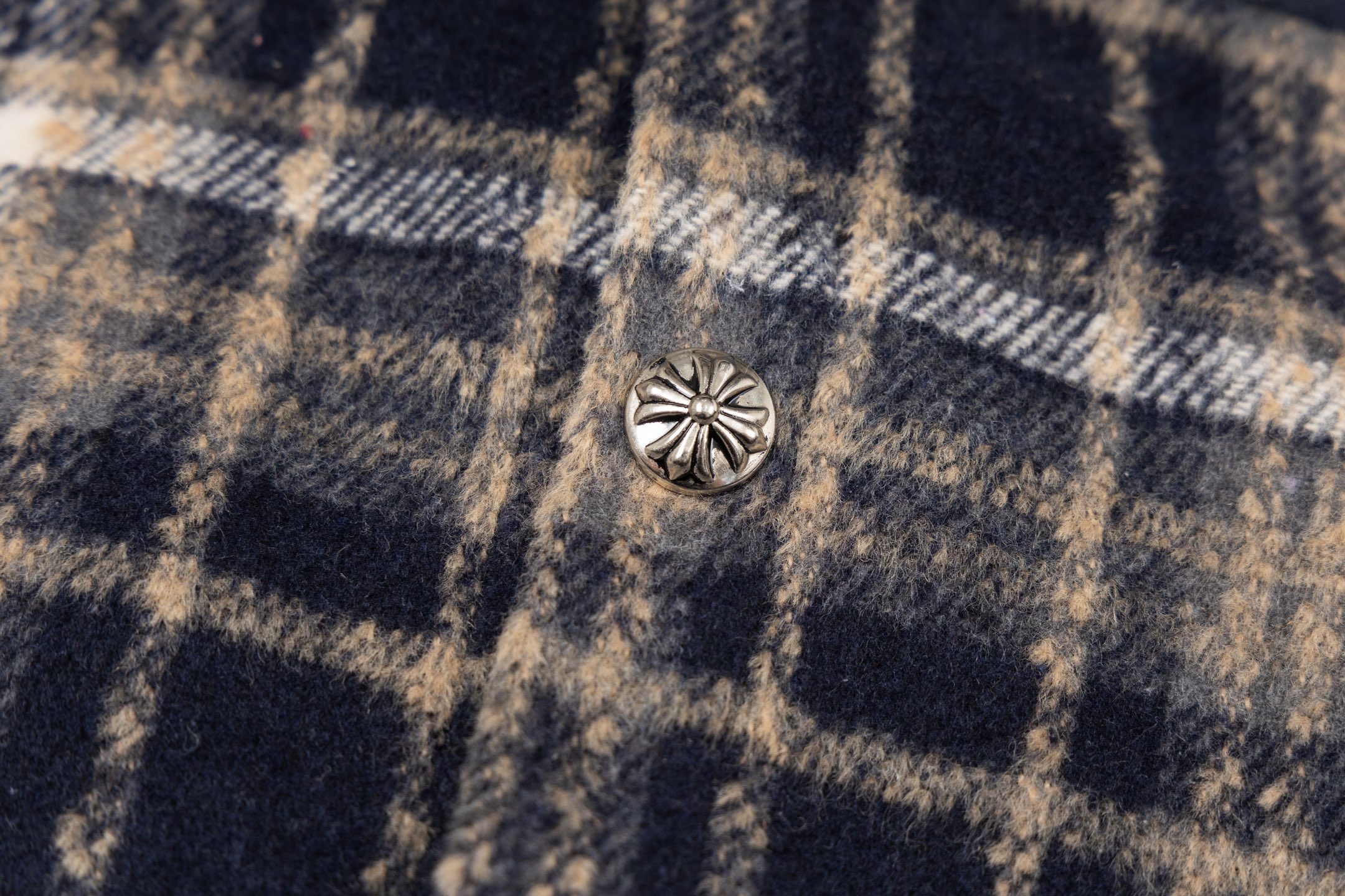 クロ心 P375 流苏格子刺繍シャツ - 高品質刺繍とレザーラベル