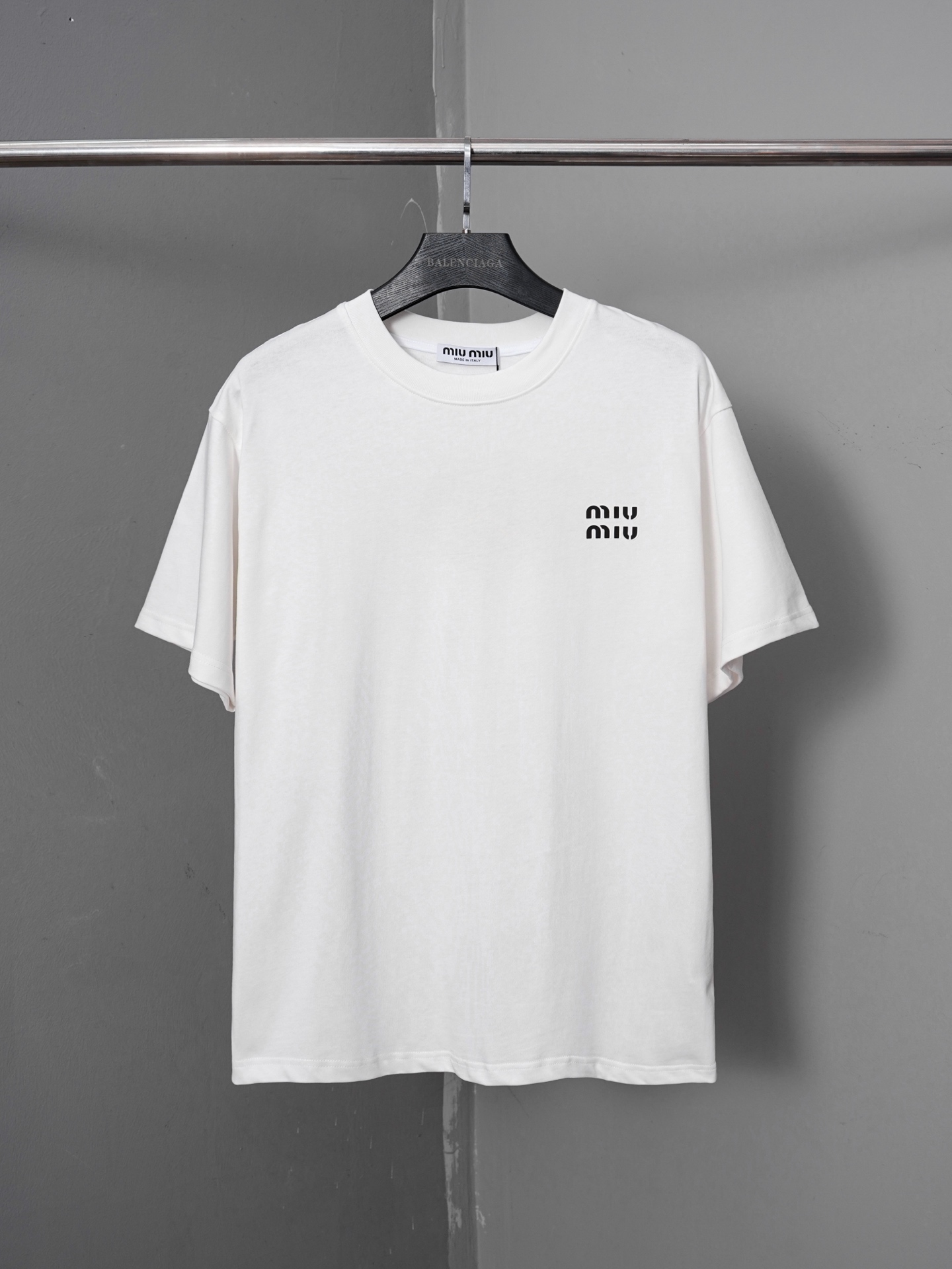 p85 N.º de modelo PJ083 Camiseta de manga corta de nueva edición limitada de Miu Miu con proceso de doble capa de alta …