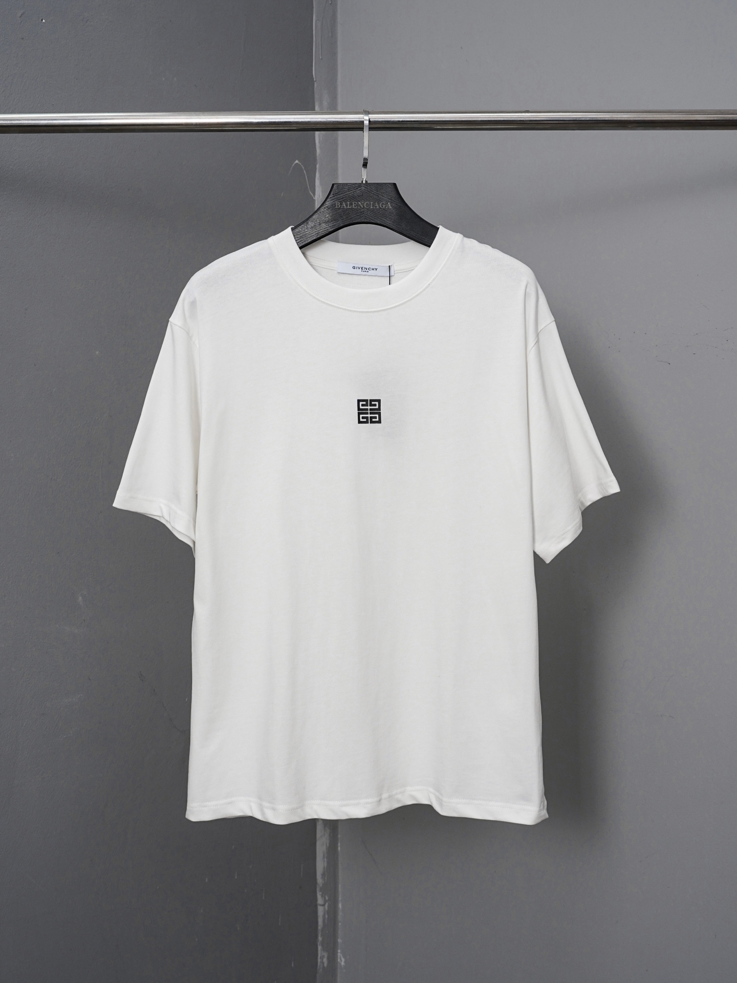 p85 número de modelo PJ093 Camiseta de manga corta con estampado simple, estilo clásico y atractivo de Givenc…