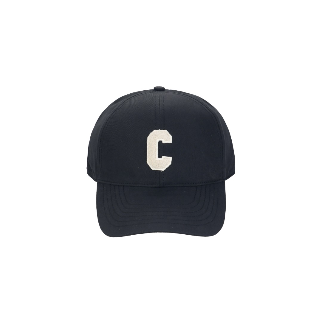 #Cèline/赛琳 25ss C字母刺绣帽子 ​25最新版相较于之前的款式在面料以及五金多处细节做了很多的改动，4750购入原版开发，开发成本极高，没有原版根本就不知道几处大得改动，更加还原不出它的精髓，面料采用订染斜纹面料 水洗磨毛棉带绒感软糯，帽深加深14cm，不论任何脸型都可驾驭，绣花采用毛巾绣，颜色一致，五金开模极具质感 尺码：54-60可调节-选品中心