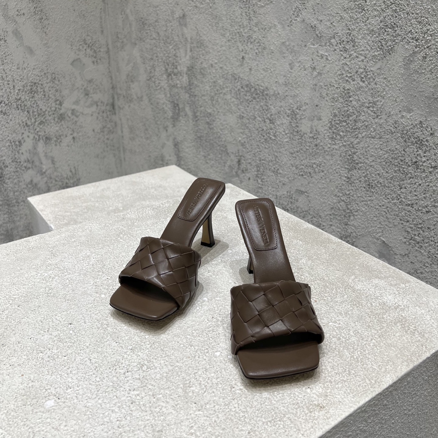 Bottega Veneta 女士穆勒拖鞋 编织 牛皮 高跟