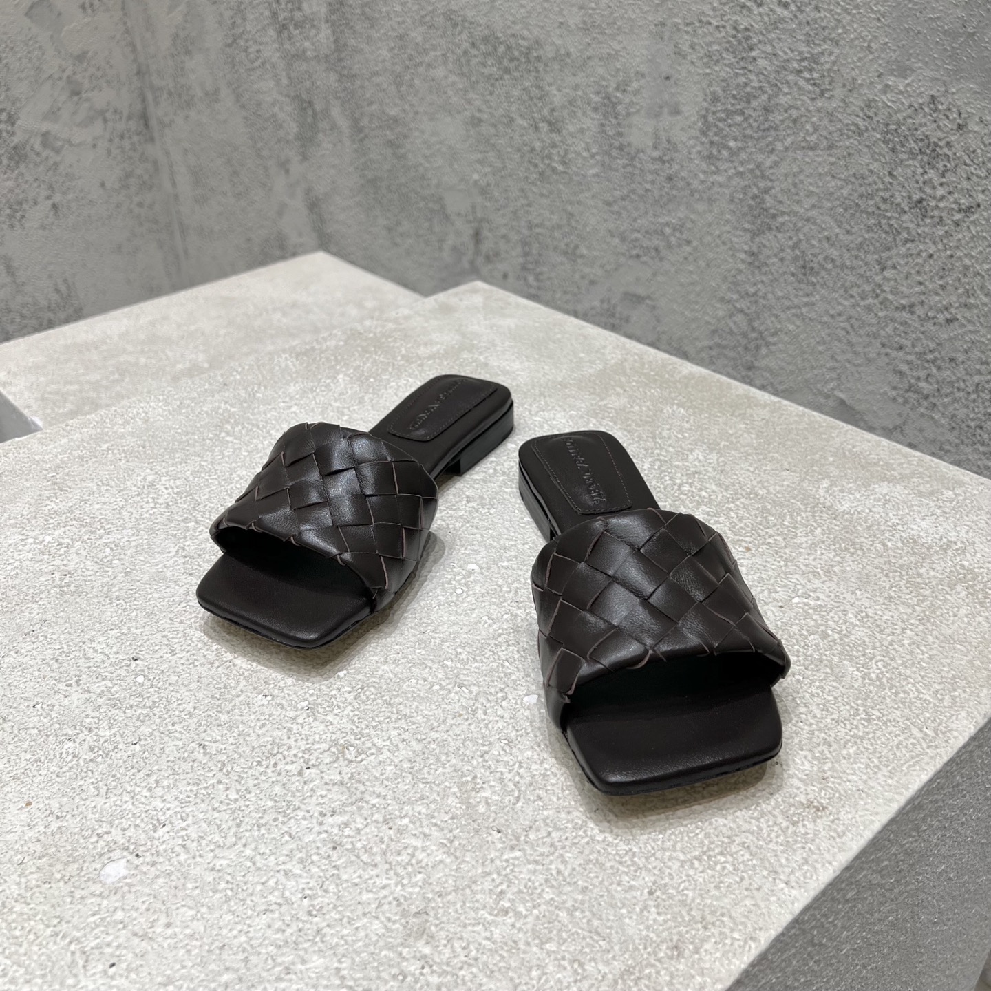 Bottega Veneta 女士穆勒拖鞋 牛皮 編織 平底