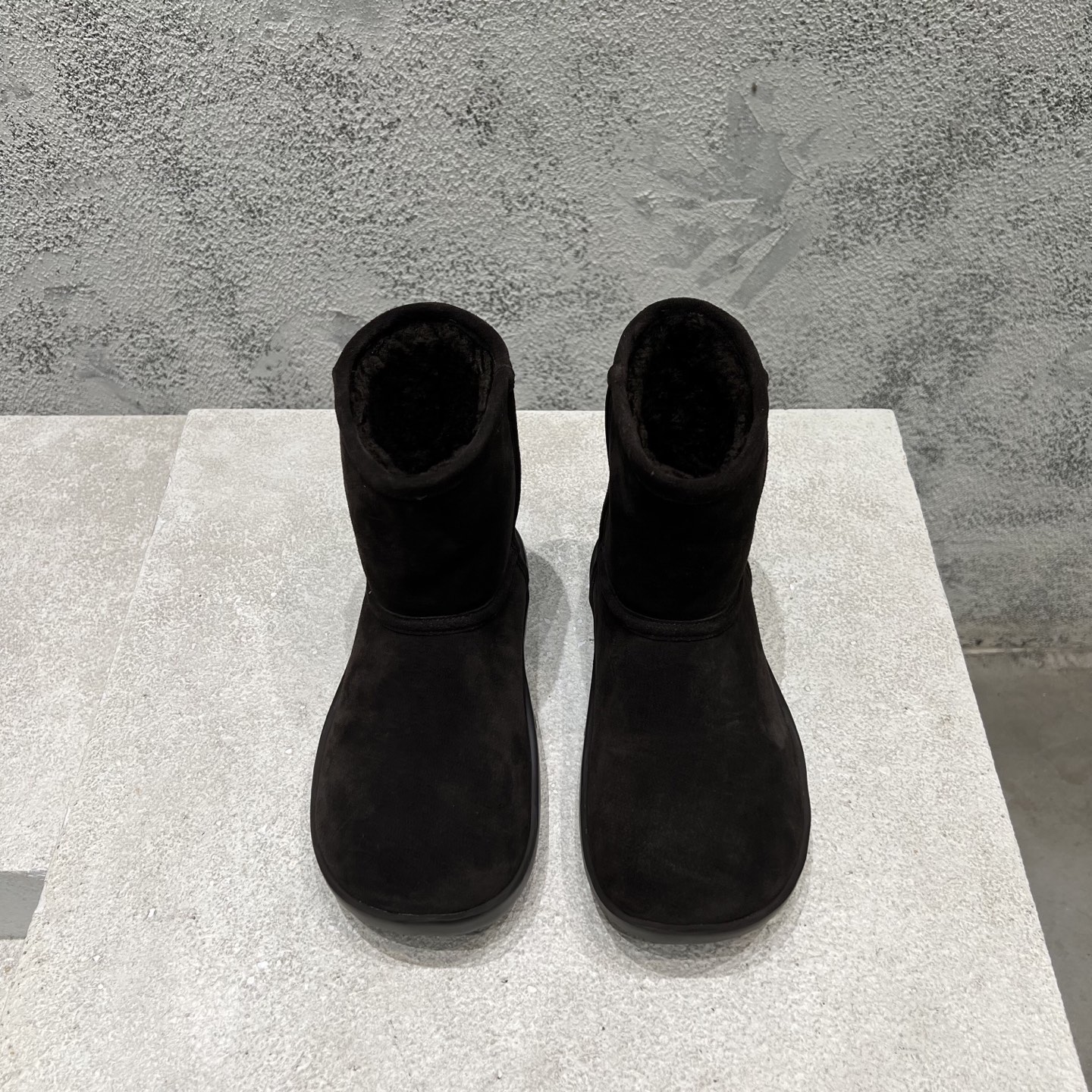 Bottes de neige Bottega Veneta en peau de mouton et cuir velours, tige courte