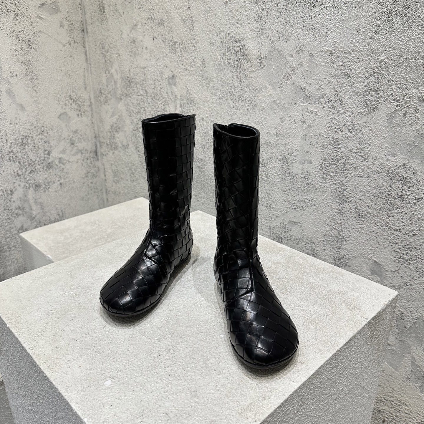 Bottega Veneta bottines à tige mi-haute intrecciato cuir noir