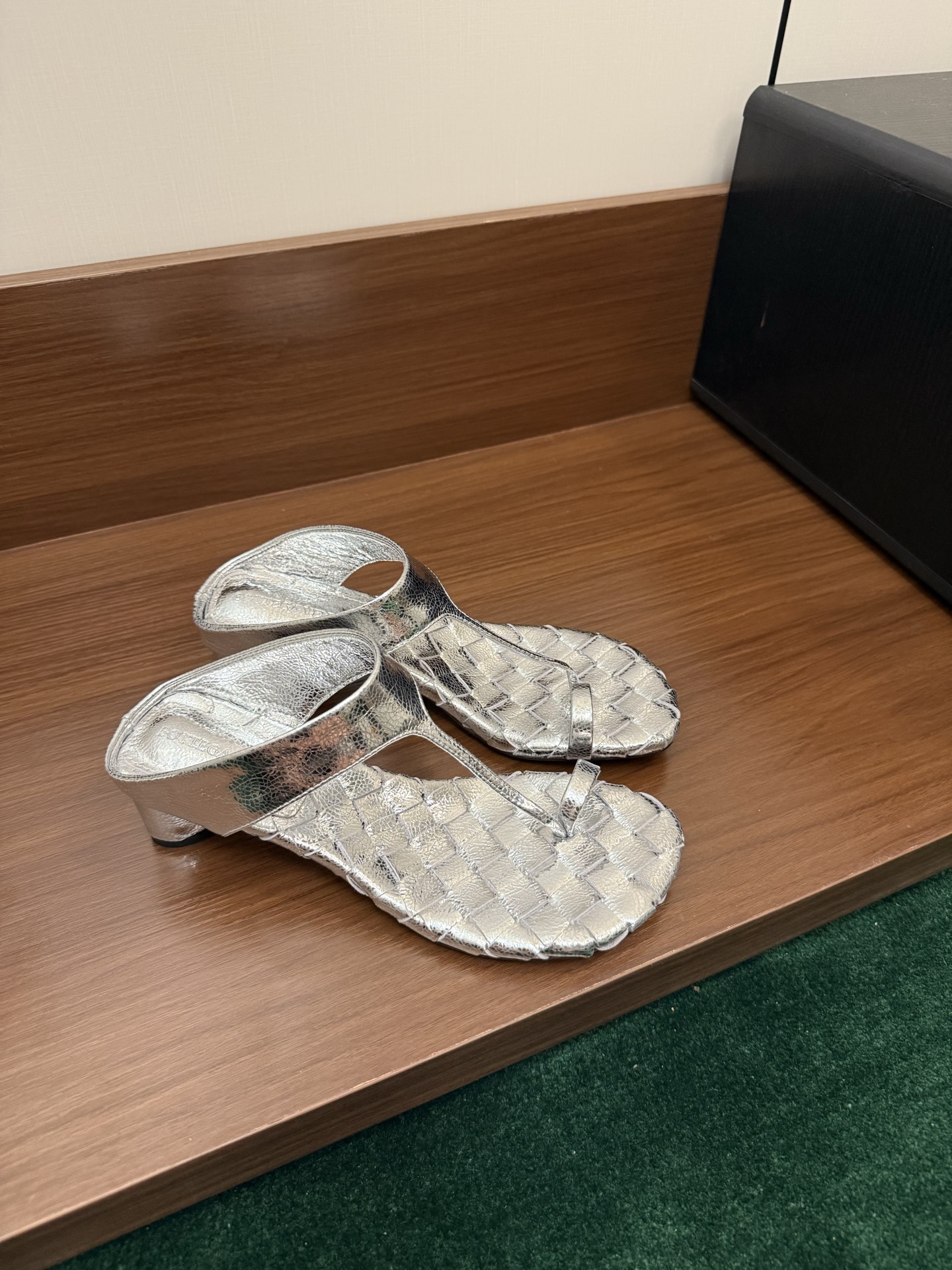 Bottega Veneta Tongs en cuir tressé